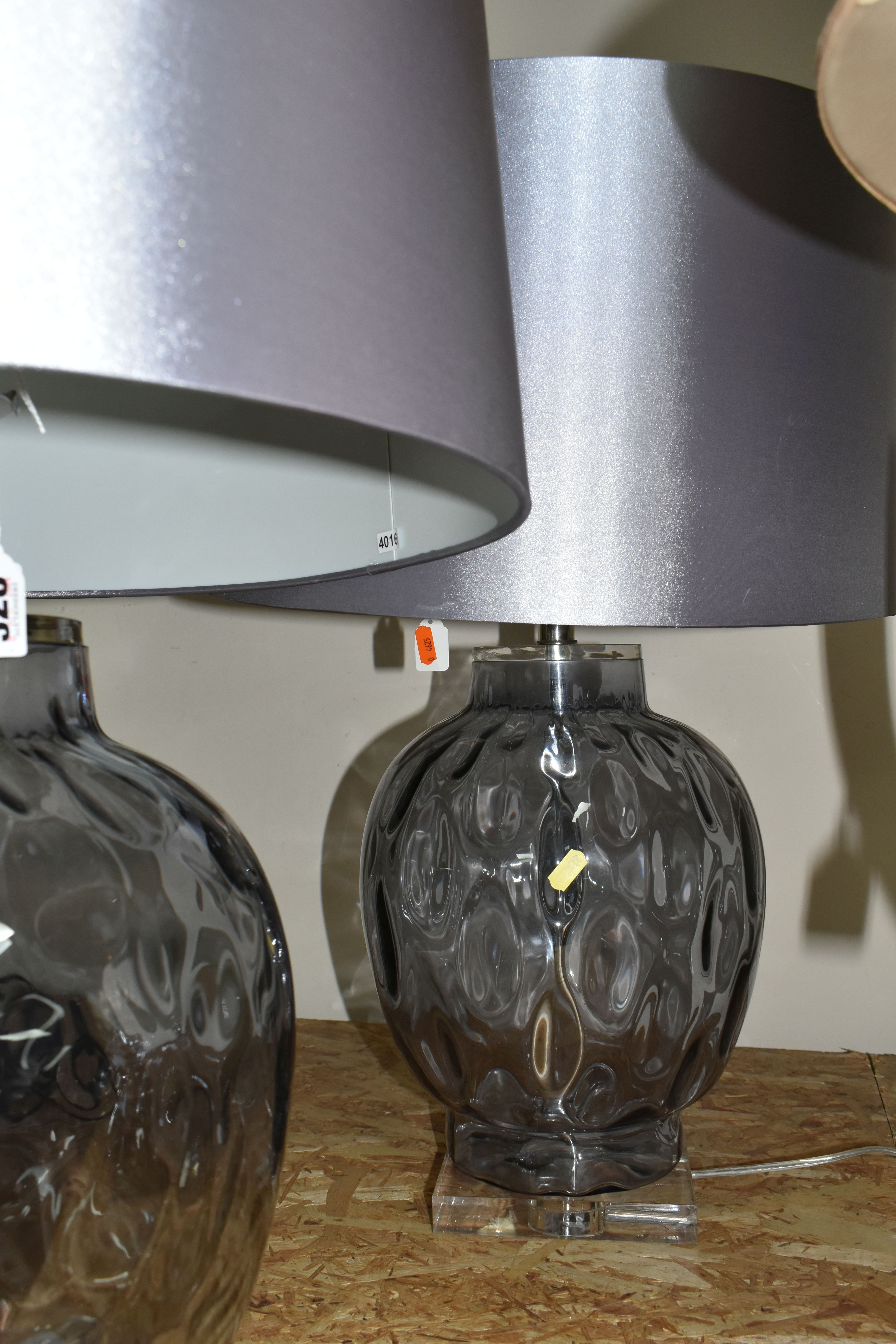 A PAIR OF LARGE CONTEMPORARY GLASS TABLE LAMPS, comprising 'Isla Bubble Glass' bases by R.V Astley - Image 4 of 4