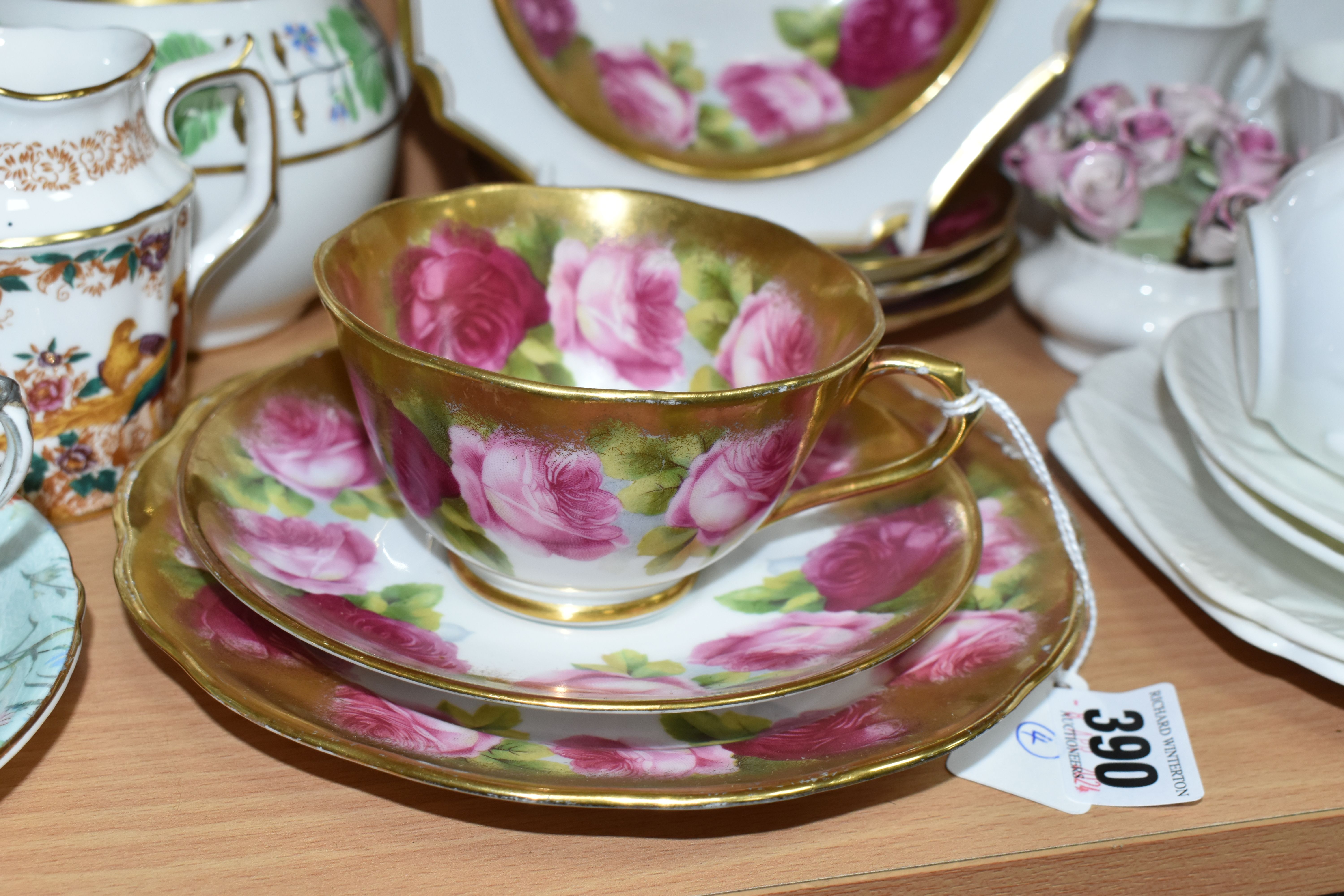A GROUP OF SHELLEY, ROYAL ALBERT, ROYAL CROWN DERBY AND OTHER TEAWARE, including Royal Albert Old - Image 7 of 11