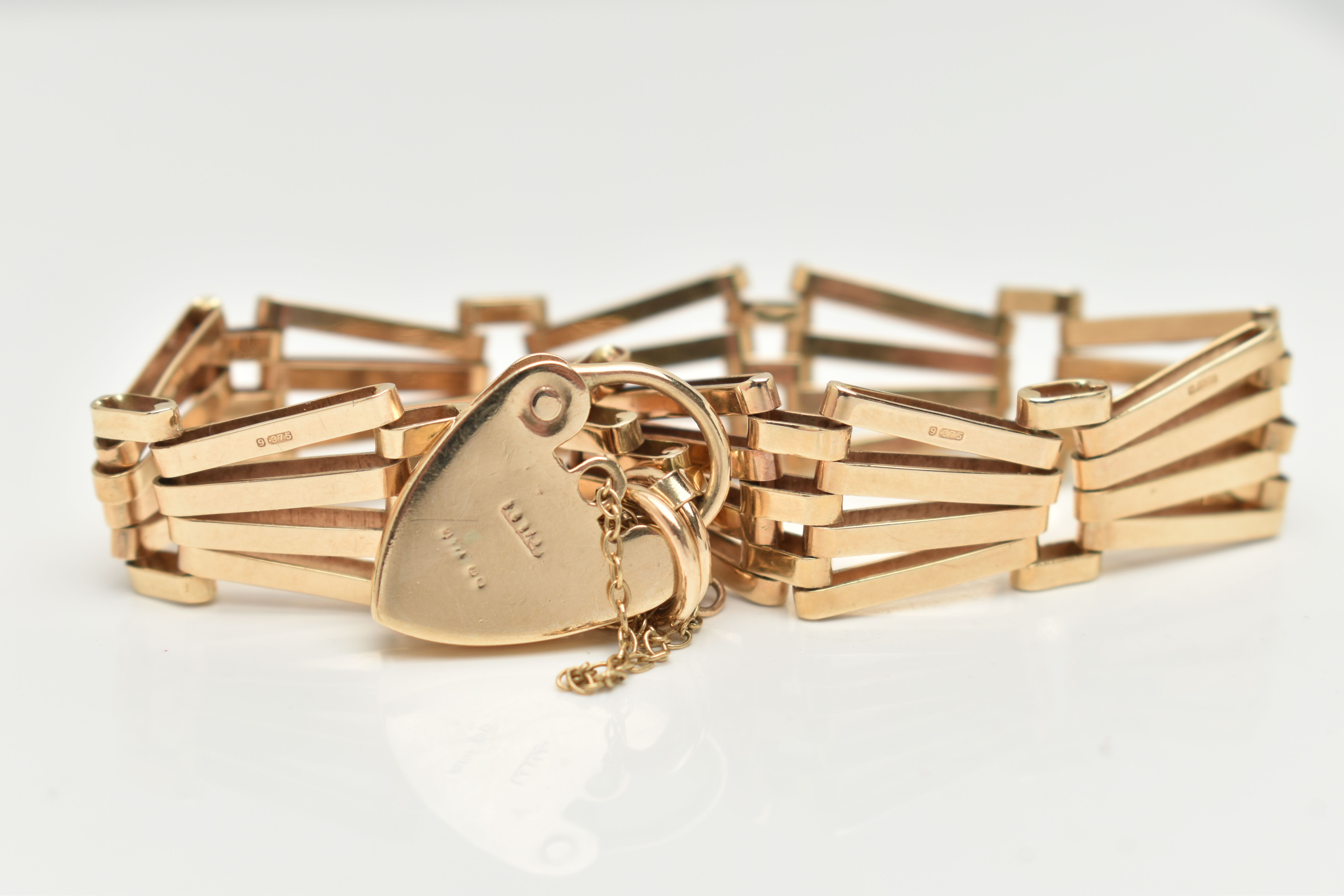 A 9CT GOLD GATE BRACELET, fancy gate bracelet, each link stamped 9.375, jump ring stamped 375, - Image 2 of 2