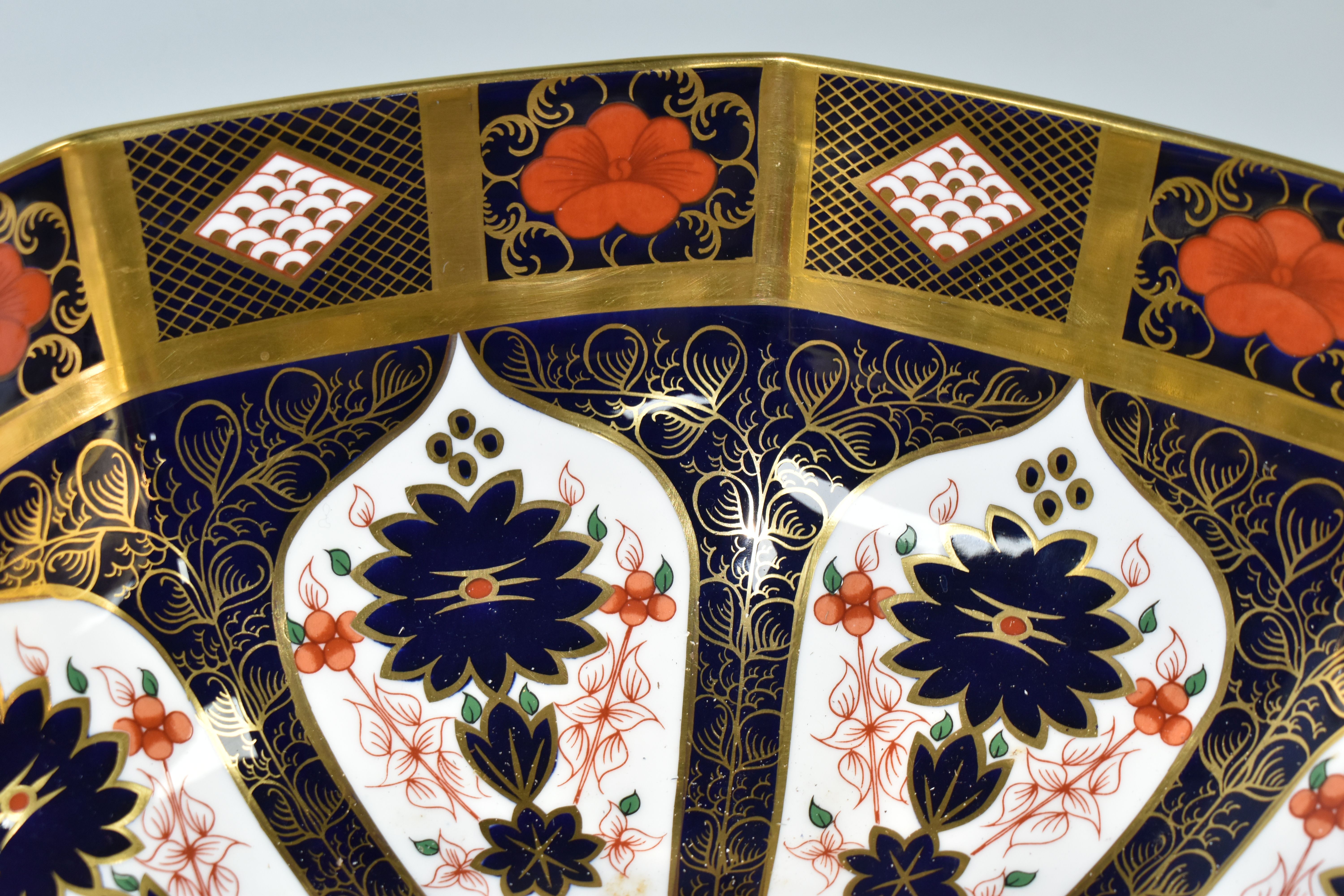 A BOXED ROYAL CROWN DERBY 'IMARI' 1128 PATTERN SOLID GOLD BAND OCTAGONAL FRUIT BOWL, diameter - Image 6 of 8