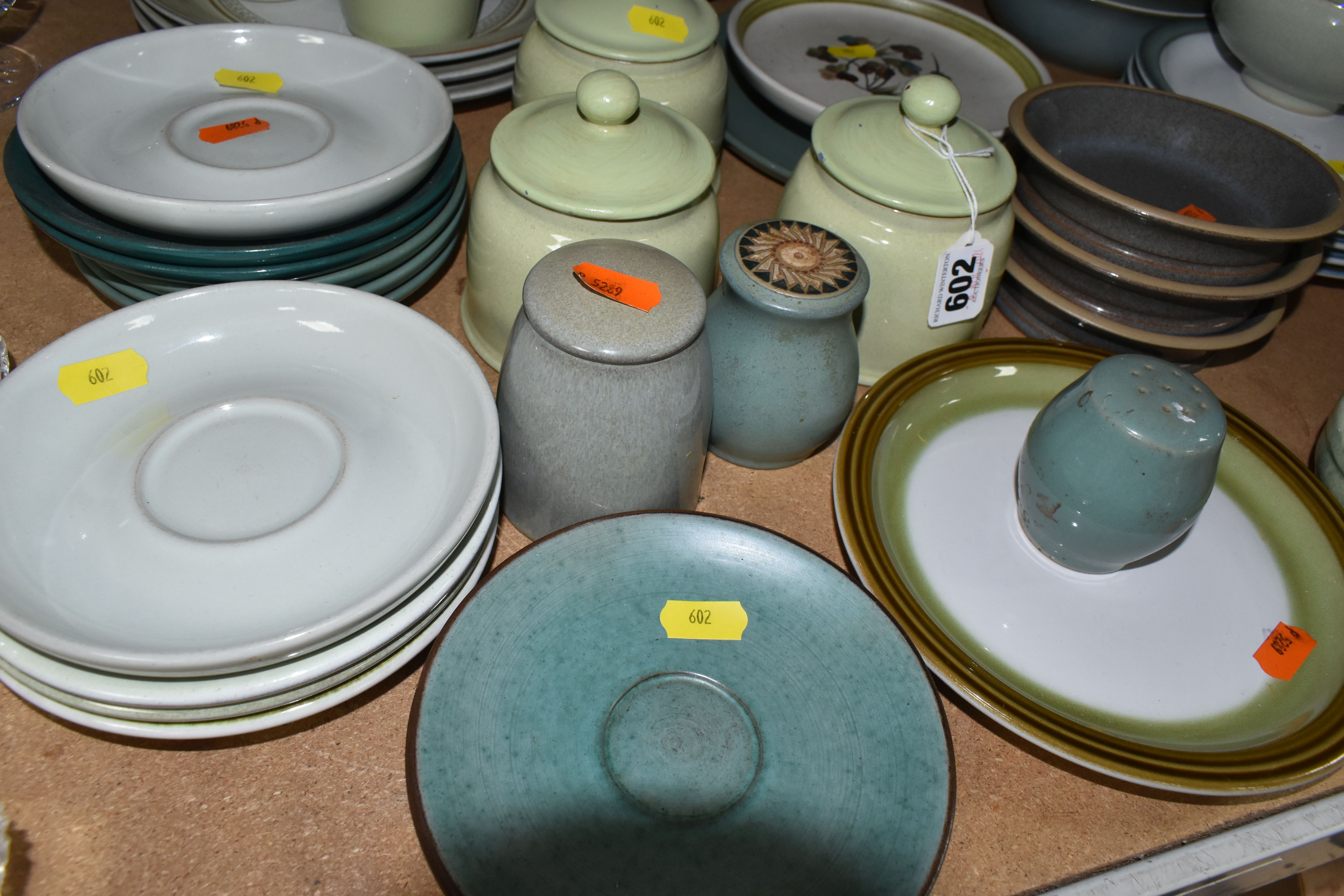 A QUANTITY OF DENBY AND DENBY STYLE TABLEWARES, to include Denby Juice Fruits plates, four 40cm oval - Image 5 of 7