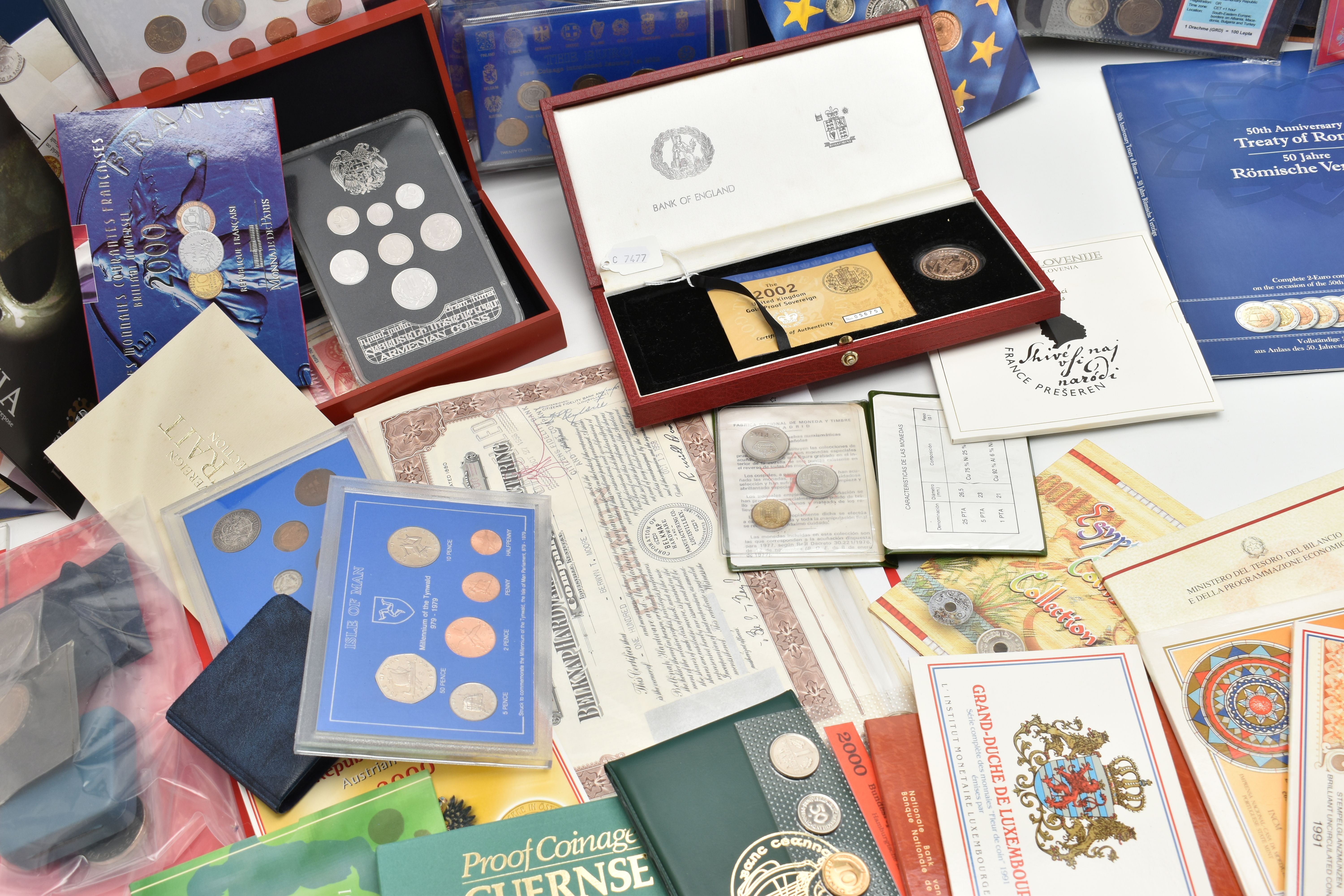 A PLASIC STORAGE BOX OF WORLD COINAGE, to include a volume by The Franklin Mint, Great Historic - Bild 10 aus 29