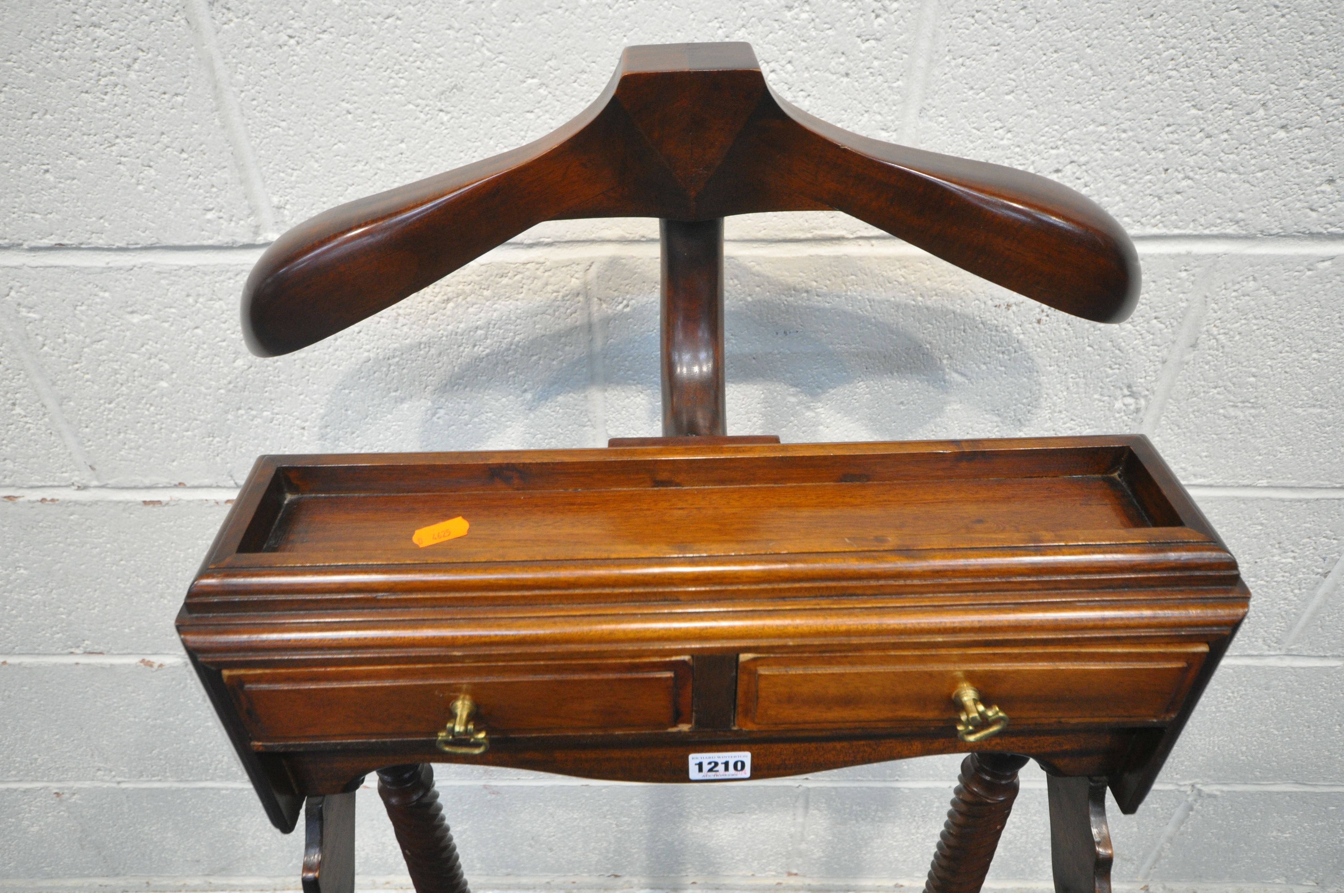 A 20TH CENTURY MAHOGANY GENTLEMAN'S VALET STAND, with jacket holder cuff link tray and two - Image 2 of 4