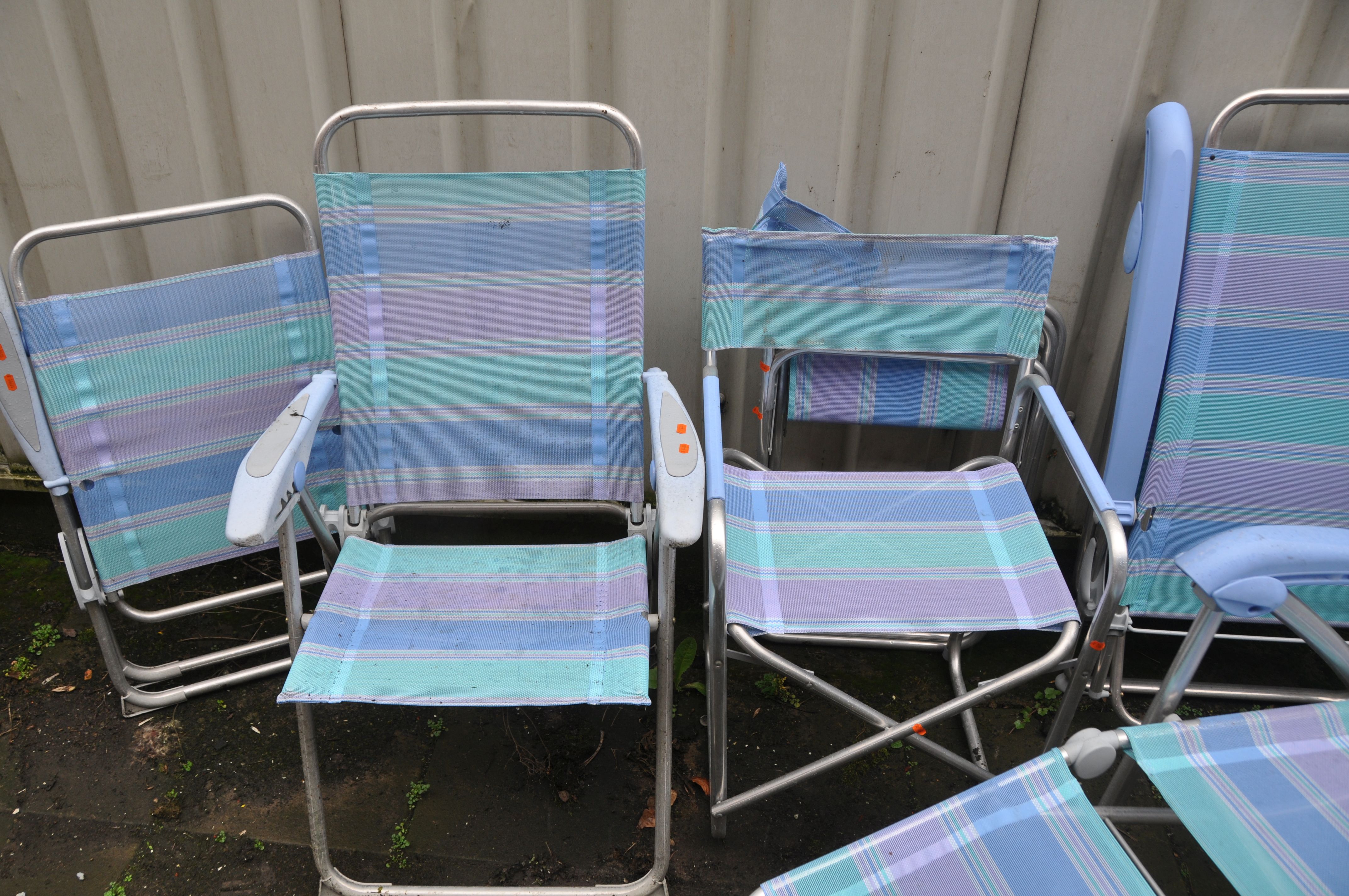 GARDEN FURNITURE AND TOOLS including a pair of folding loungers, a pair of matching directors chairs - Image 4 of 4