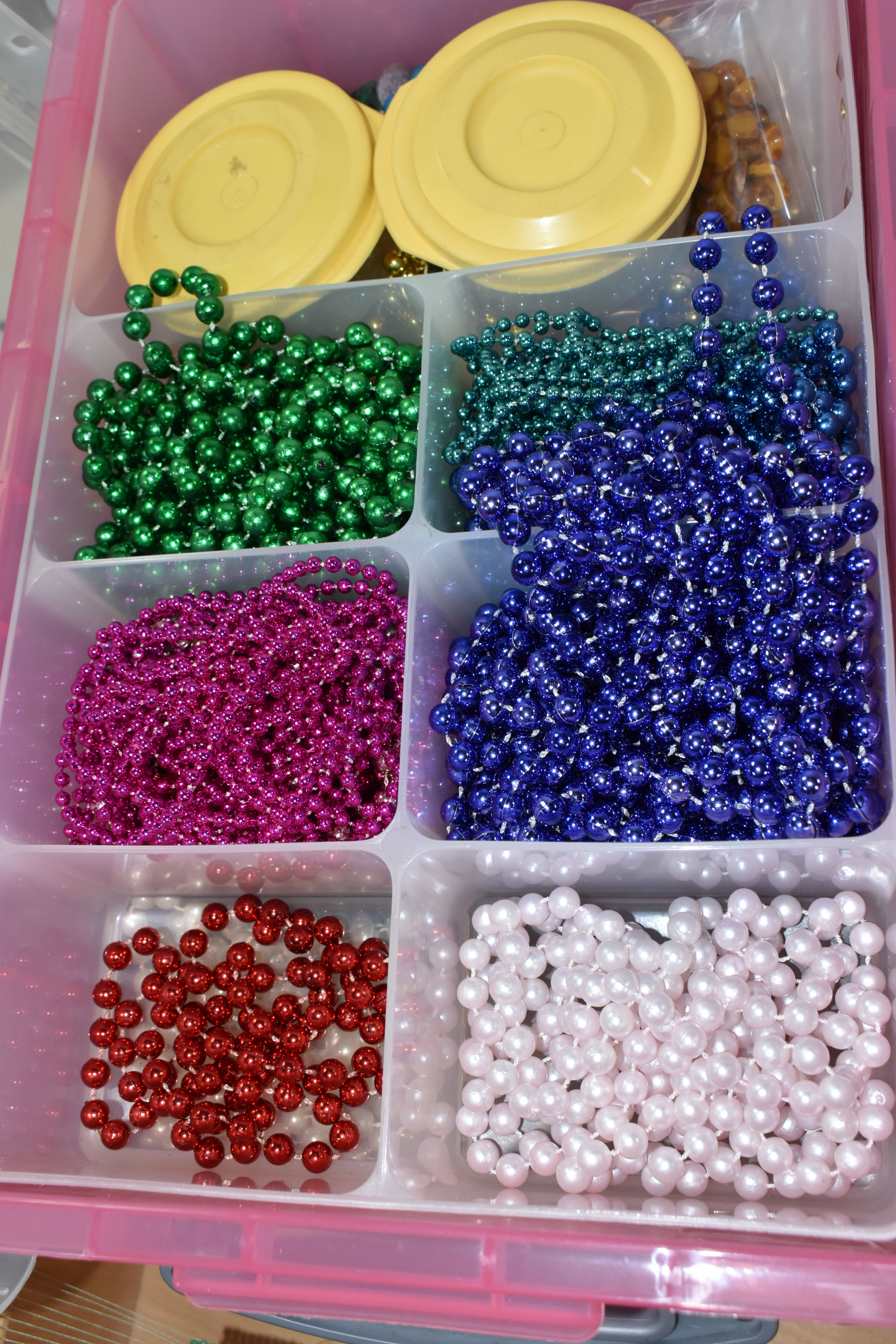 TWO BOXES AND LOOSE GLASS AND PLASTIC BEADS AND BEADING LOOM, to include twelve plastic storage - Image 9 of 10