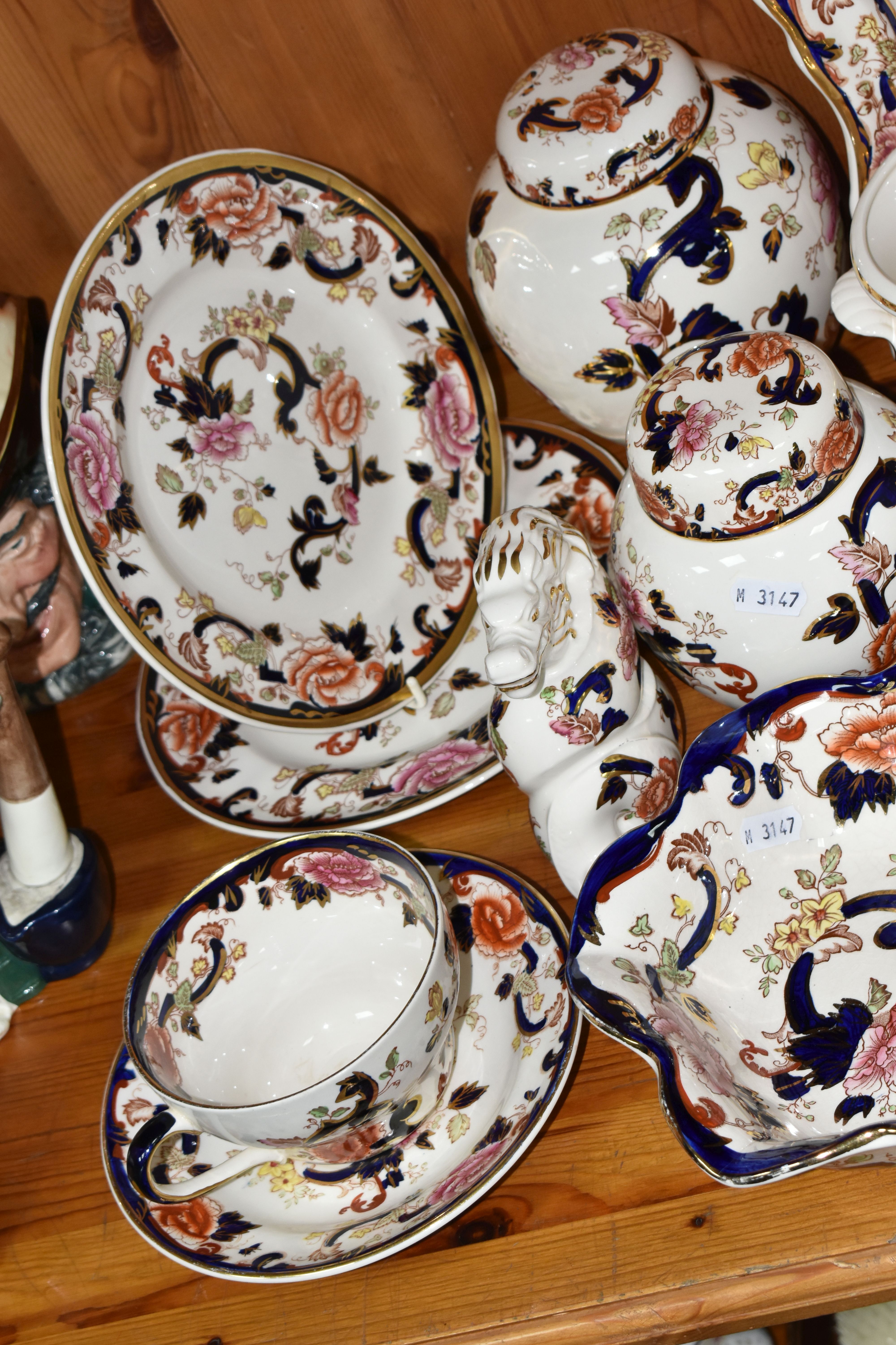 A LARGE QUANTITY OF MASON'S MANDALAY PATTERN TABLEWARE, comprising a fruit bowl (cracked and - Image 2 of 7