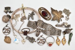 AN ASSORTMENT OF SILVER AND WHITE METAL JEWELLERY, to include a silver gate bracelet, fitted with