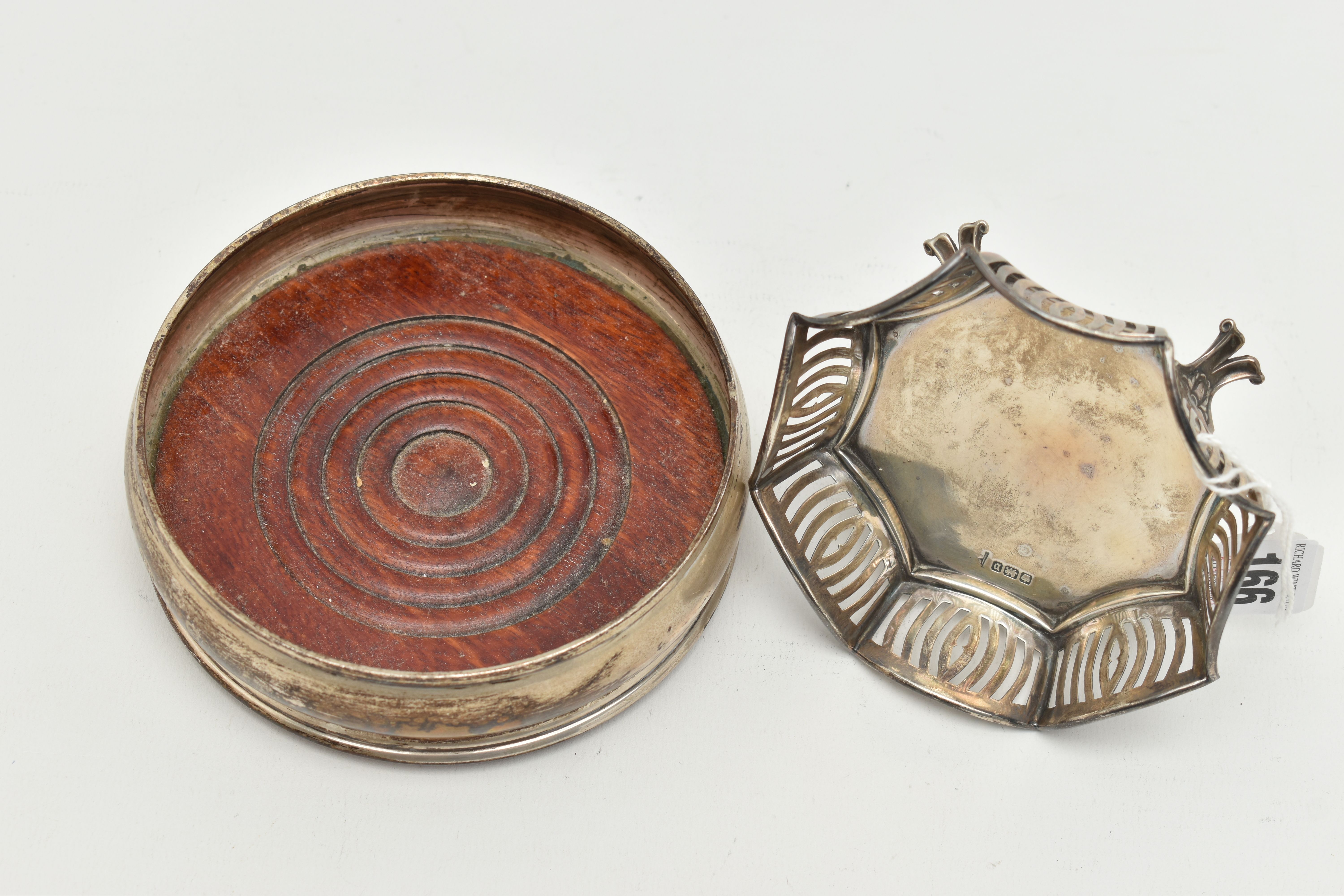 TWO SILVER ITEMS, the first a George V bonbon dish, octagon form with pierced detail, raised on four - Image 2 of 5