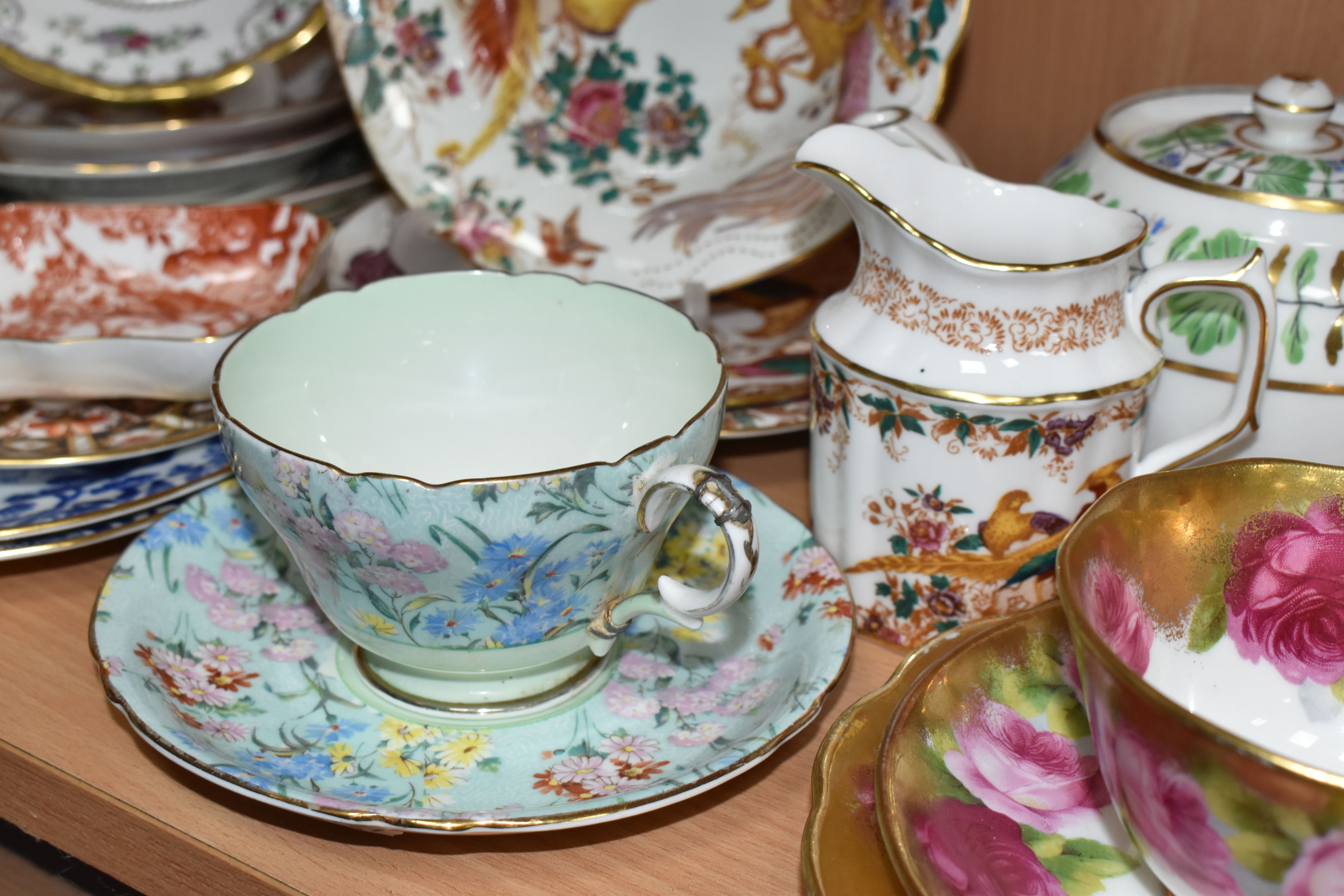 A GROUP OF SHELLEY, ROYAL ALBERT, ROYAL CROWN DERBY AND OTHER TEAWARE, including Royal Albert Old - Bild 6 aus 11