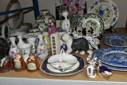 A GROUP OF ROYAL CROWN DERBY, ROYAL DOULTON, MASONS IRONSTONE, BESWICK AND OTHER CERAMICS, ETC,