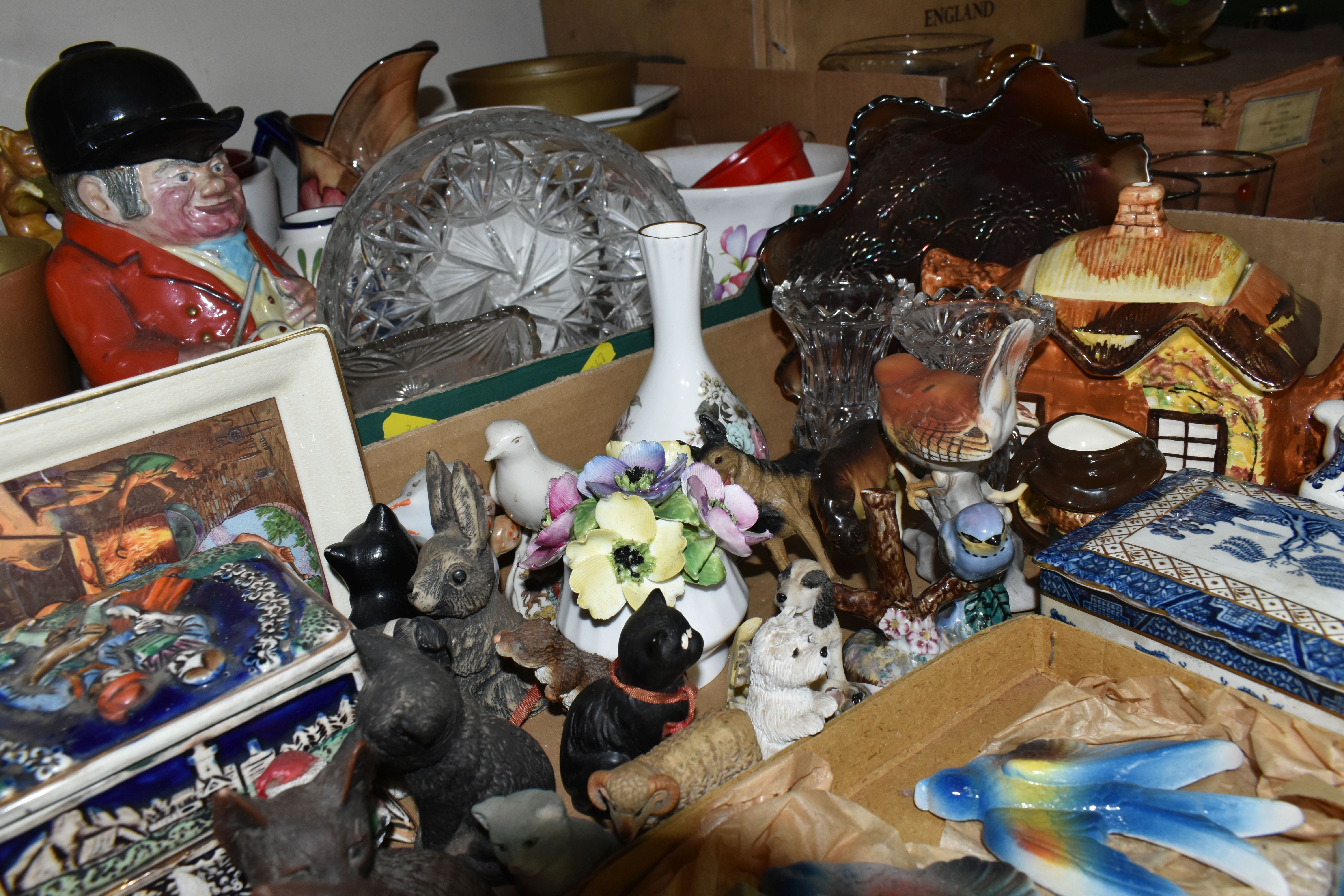 FIVE BOXES AND LOOSE CERAMICS AND GLASS WARE, to include a boxed mid twentieth century glass - Image 14 of 14