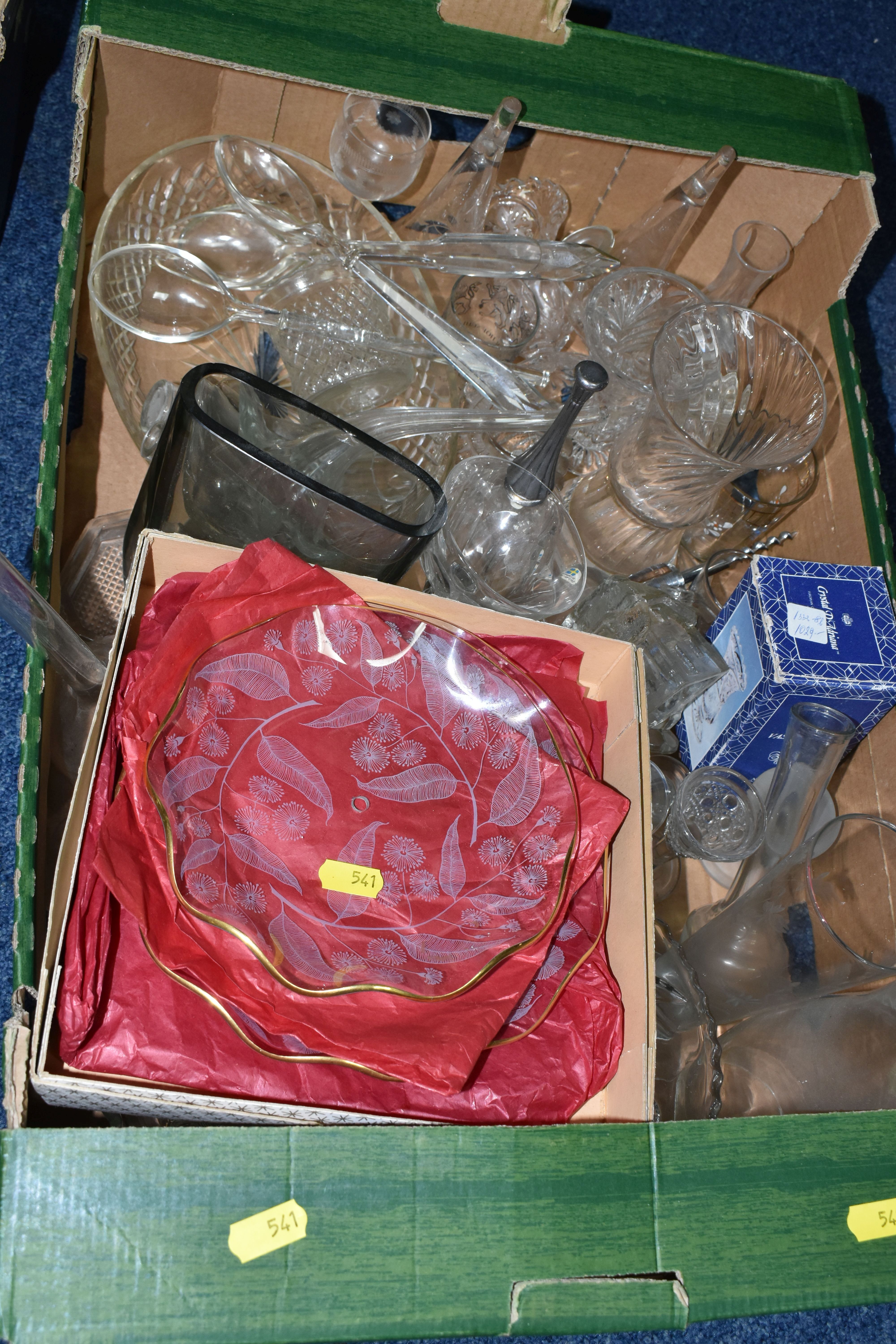 SIX BOXES OF CERAMICS AND GLASS, including mugs, teapot stands, assorted drinking glasses, press - Bild 8 aus 9