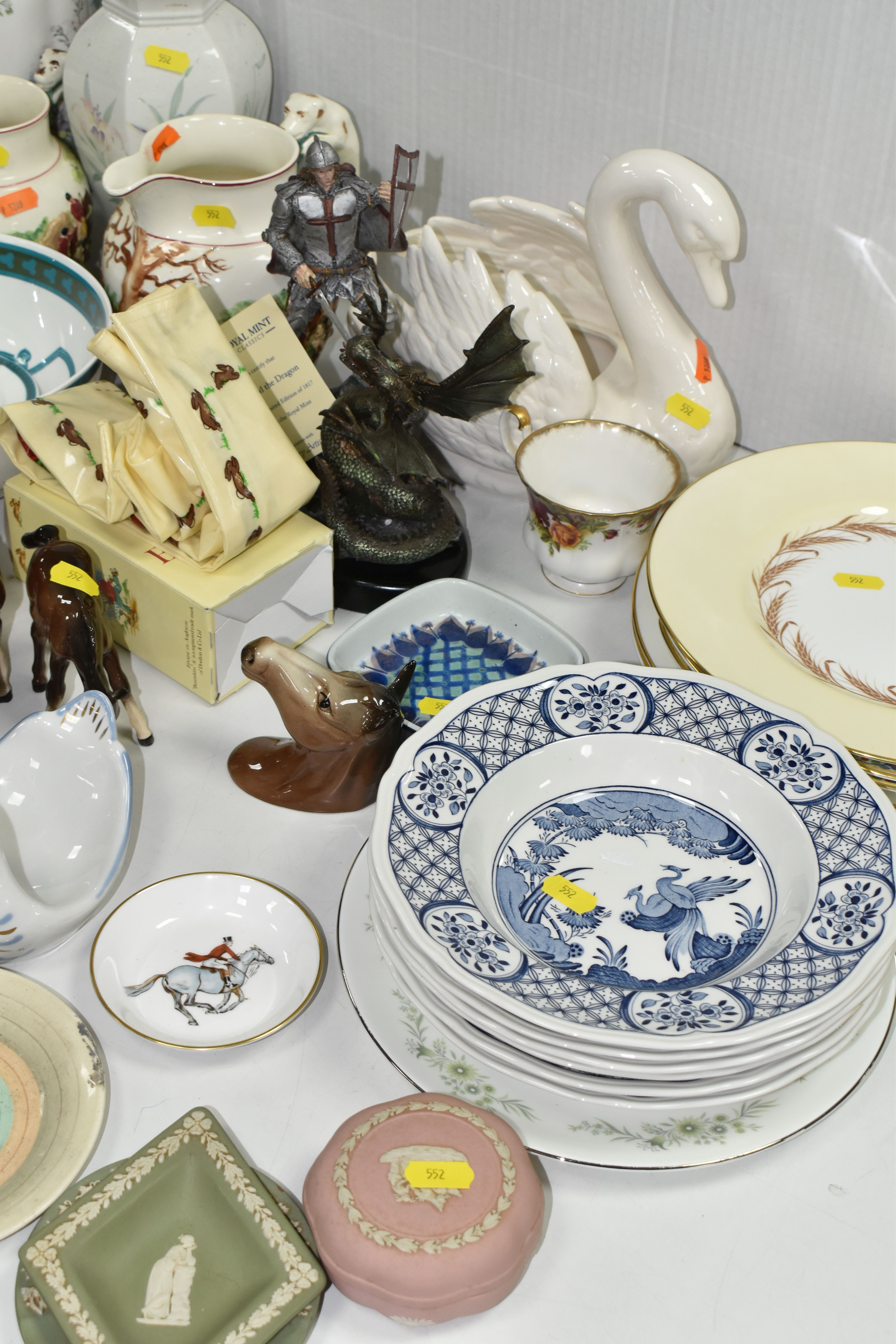 A SMALL SELECTION OF DECORATIVE CERAMICS ETC, to include a Small Royal Copenhagen Fajance dish, a - Bild 4 aus 9