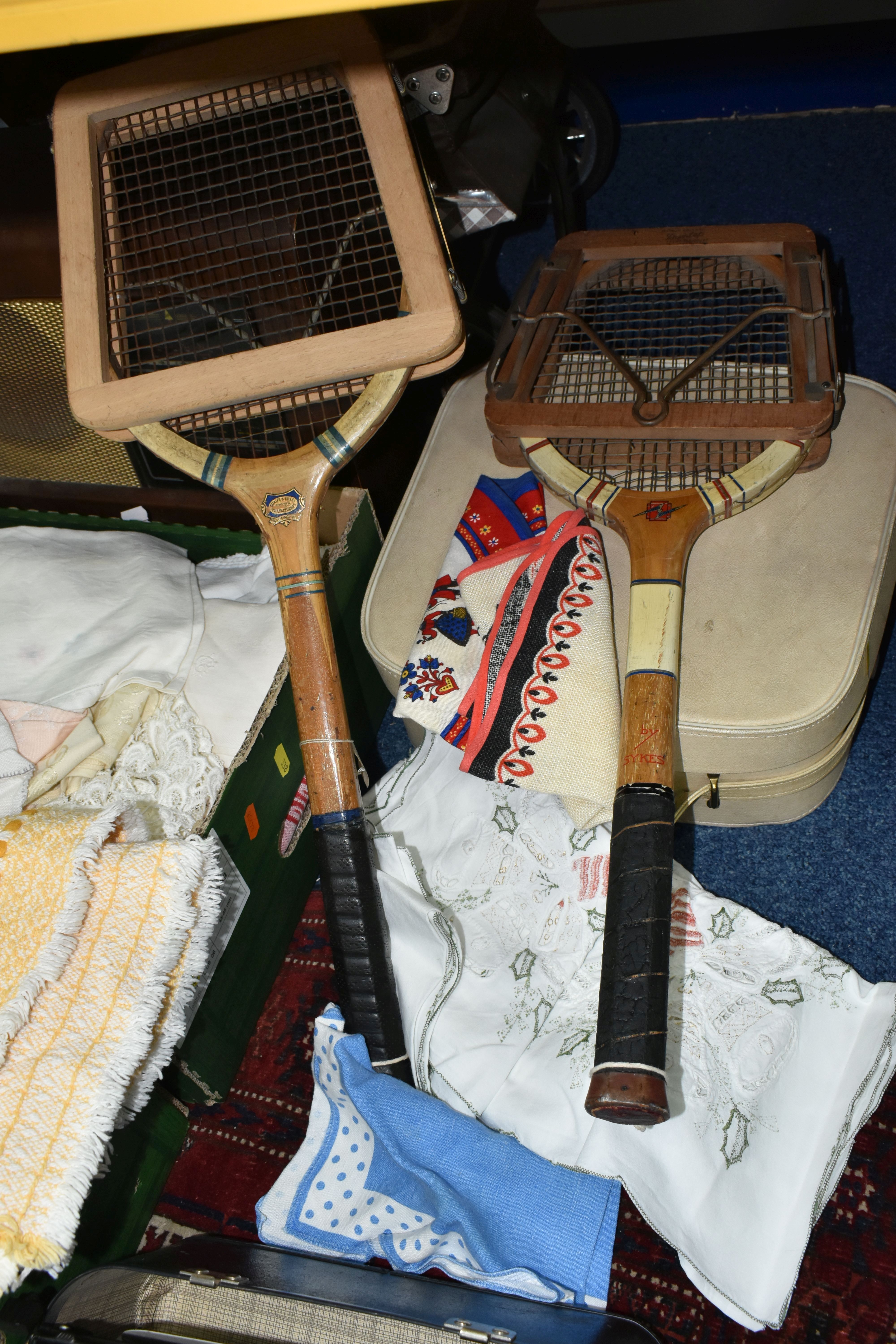 TWO BOXES AND LOOSE TABLE LINEN,TEXTILES AND SUNDRIES, to include a doll's mid-century twin pram, - Image 4 of 7