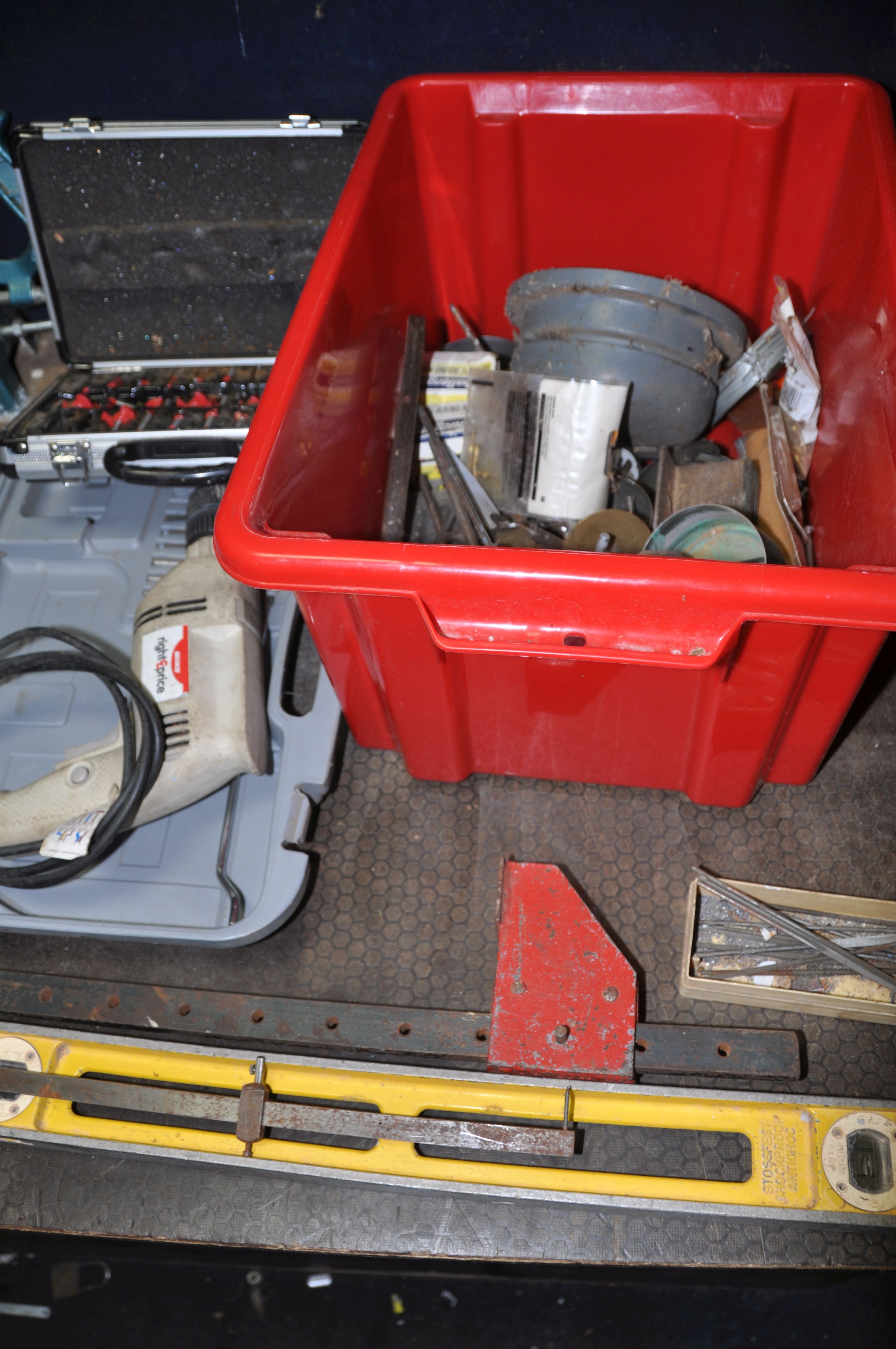 TWO TRAYS CONTAINING POWER AND HAND TOOLS including 110volt Makita jigsaw and a Duplex knibbler ( - Image 4 of 4