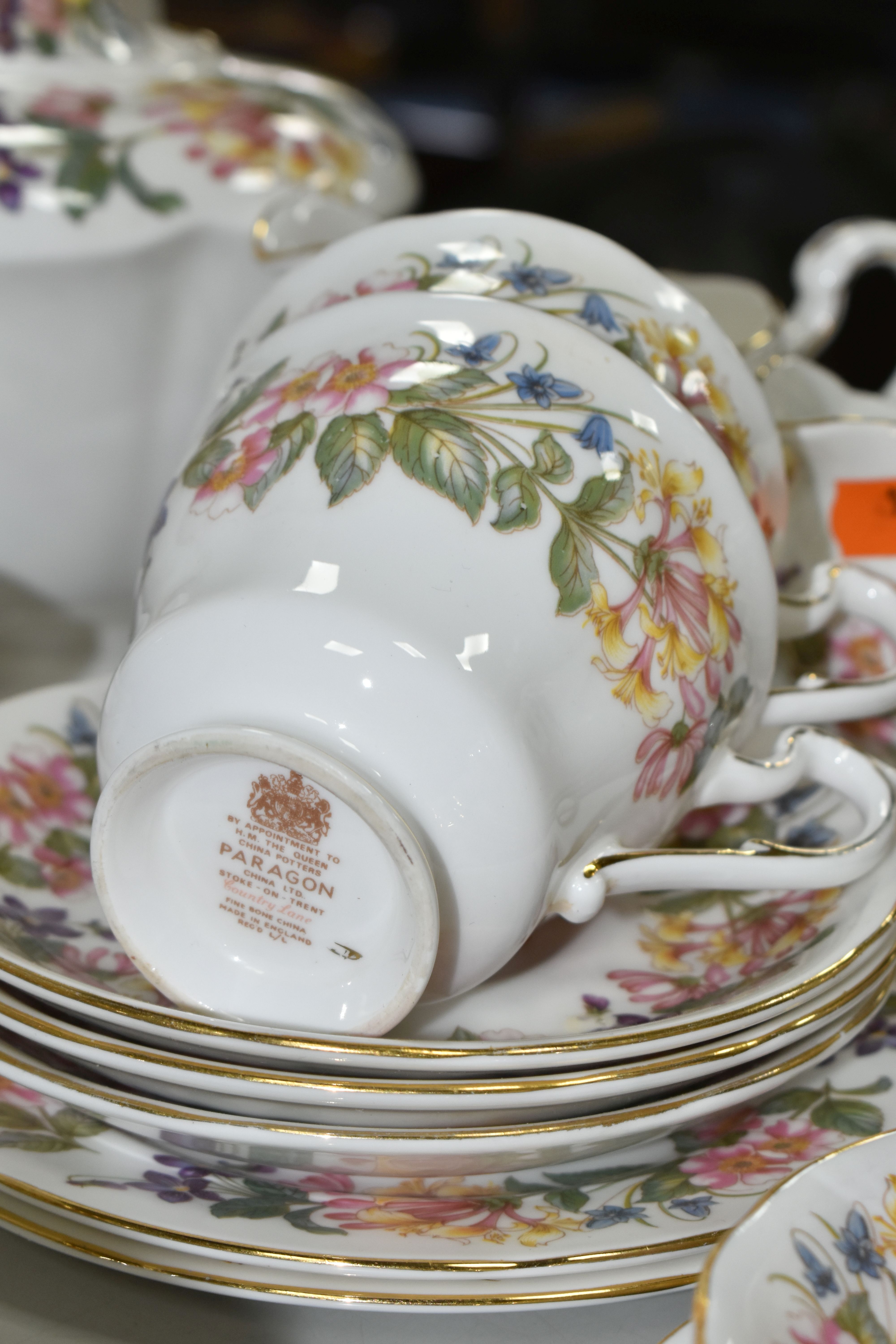 A GROUP OF PARAGON 'COUNTRY LANE' PATTERN COFFEE AND TEAWARE, comprising a cake plate, coffee pot, - Image 4 of 6