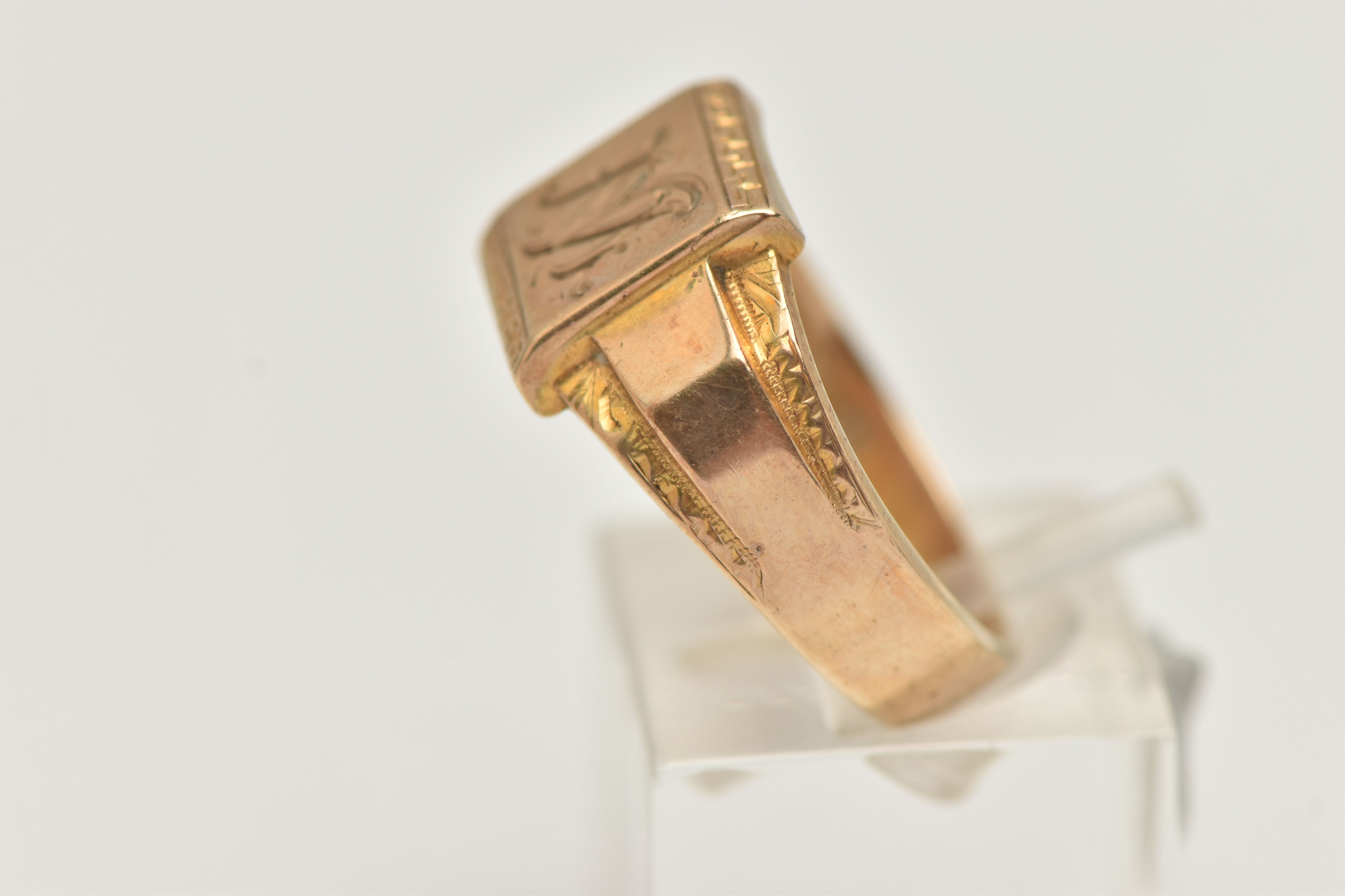 A GENTS 9CT GOLD SIGNET RING, engraved square signet with Greek key pattern, foliate pattern to - Image 2 of 4