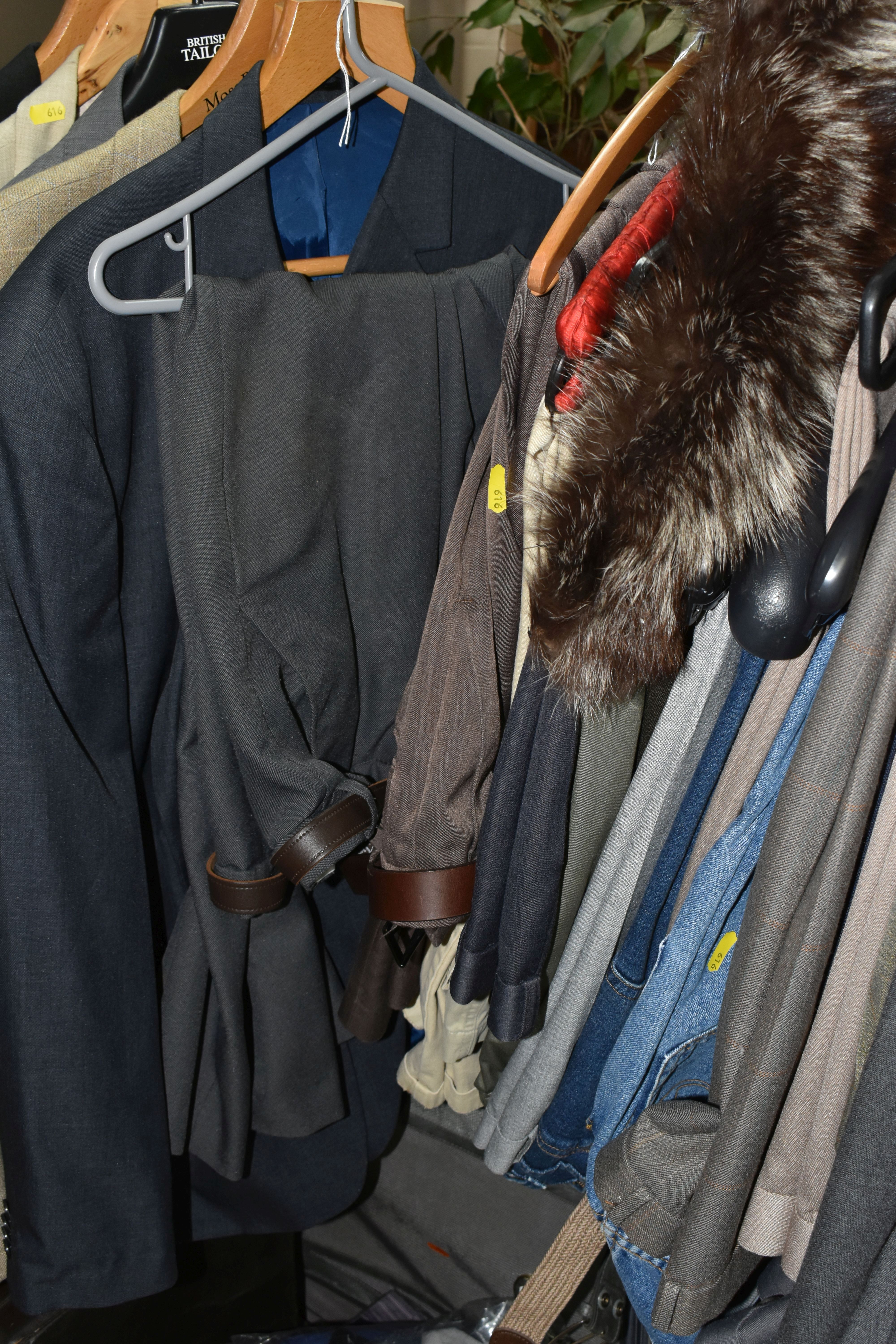 A QUANTITY OF LADIES AND GENTS CLOTHING, SUITCASES, BEDDING AND CLOTHING ACCESSORIES, the majority - Image 8 of 13
