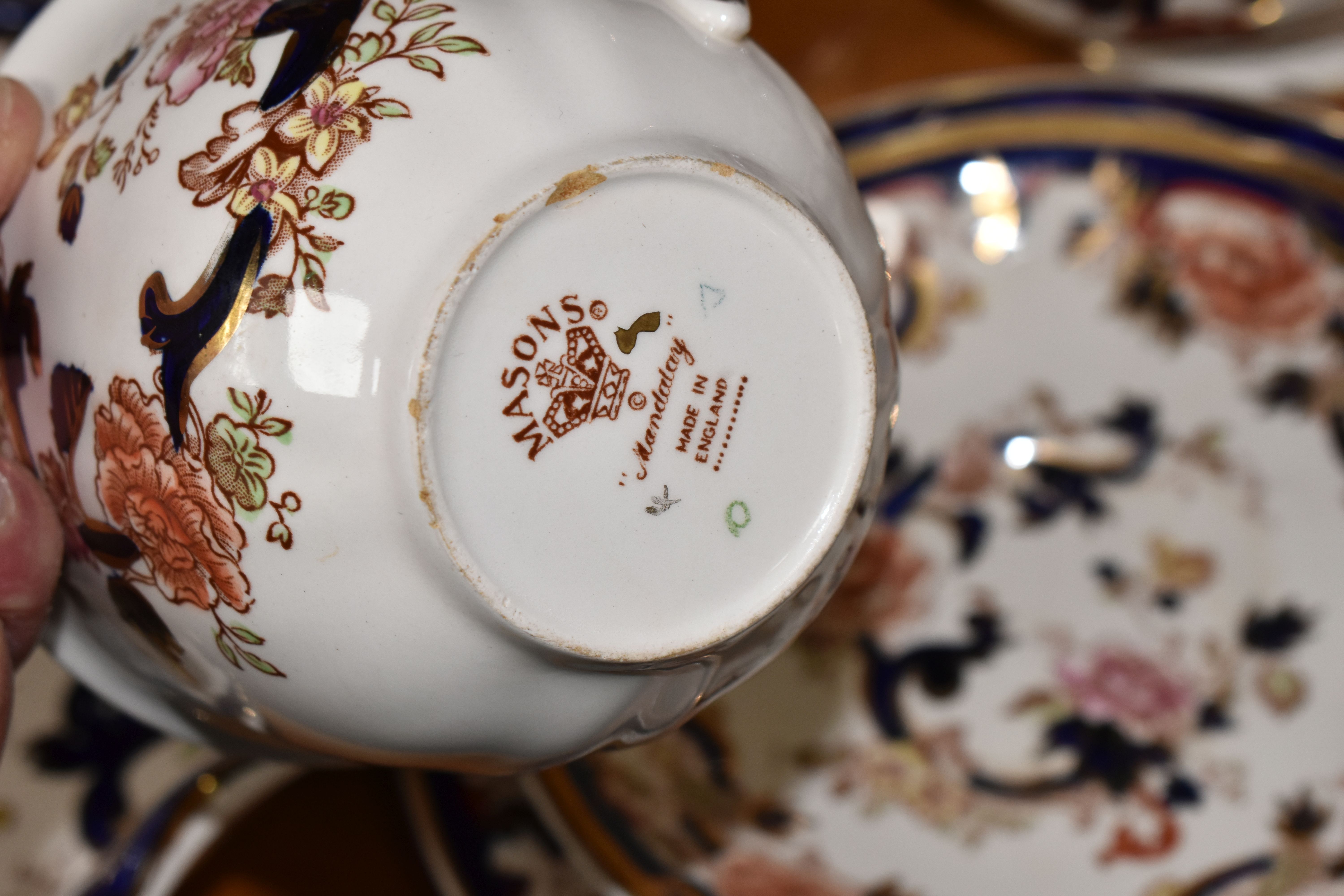 A LARGE QUANTITY OF MASON'S MANDALAY PATTERN TABLEWARE, comprising a fruit bowl (cracked and - Image 7 of 7