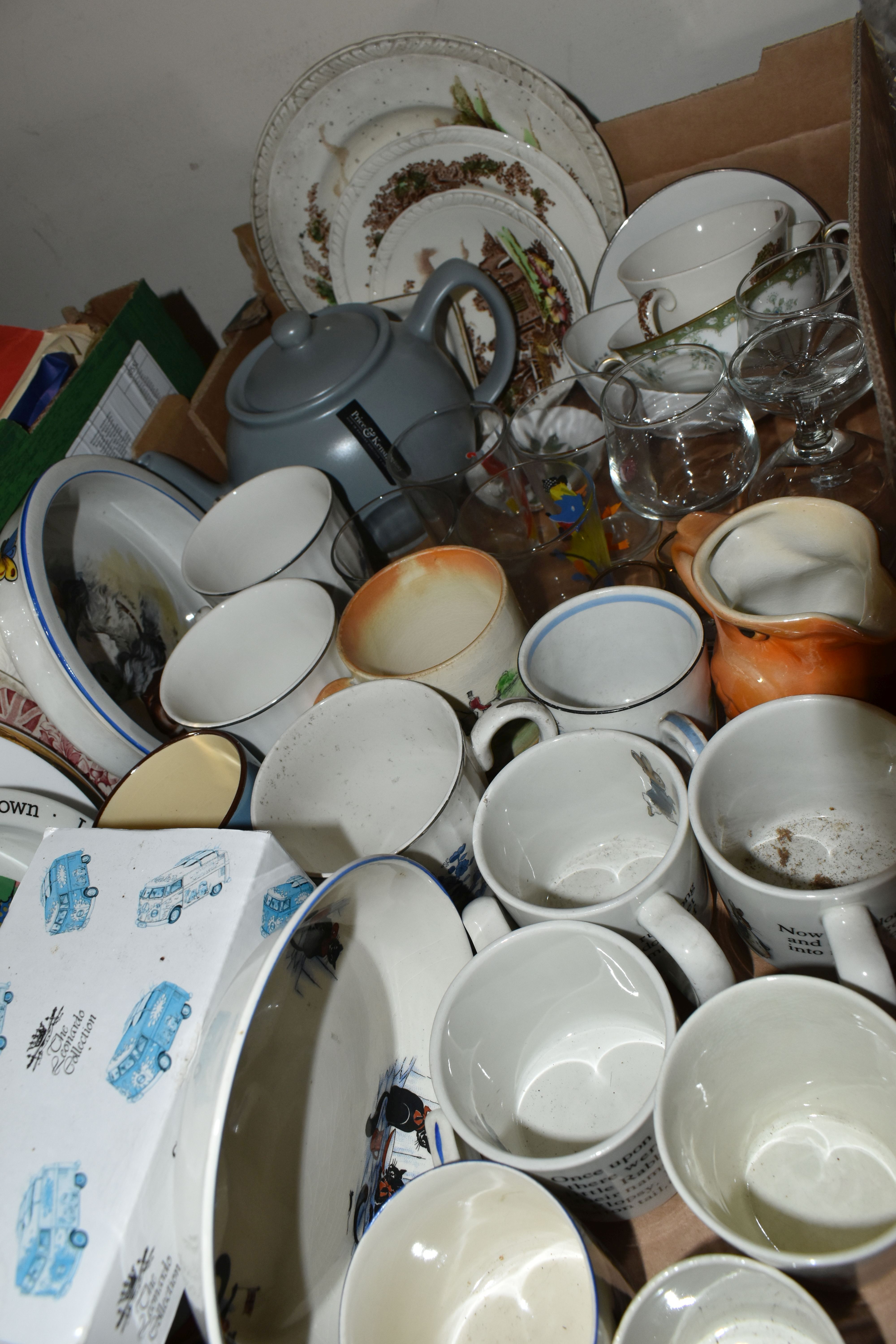 FIVE BOXES AND LOOSE CERAMICS AND GLASS WARE, to include a boxed mid twentieth century glass - Image 11 of 14