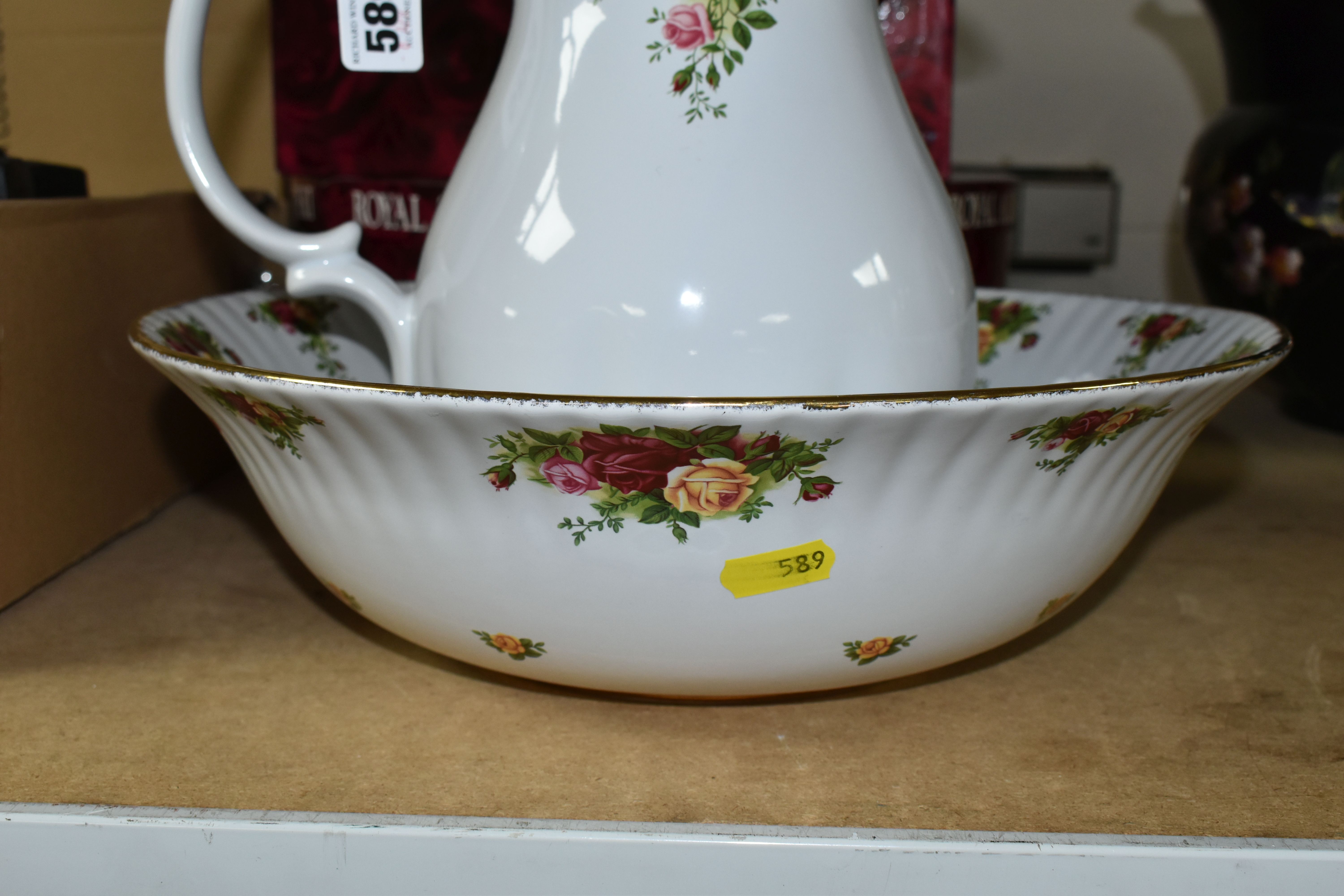 A LARGE BOXED ROYAL ALBERT 'OLD COUNTRY ROSES' PATTERN WASH JUG AND BOWL, stoneware still has - Image 2 of 5