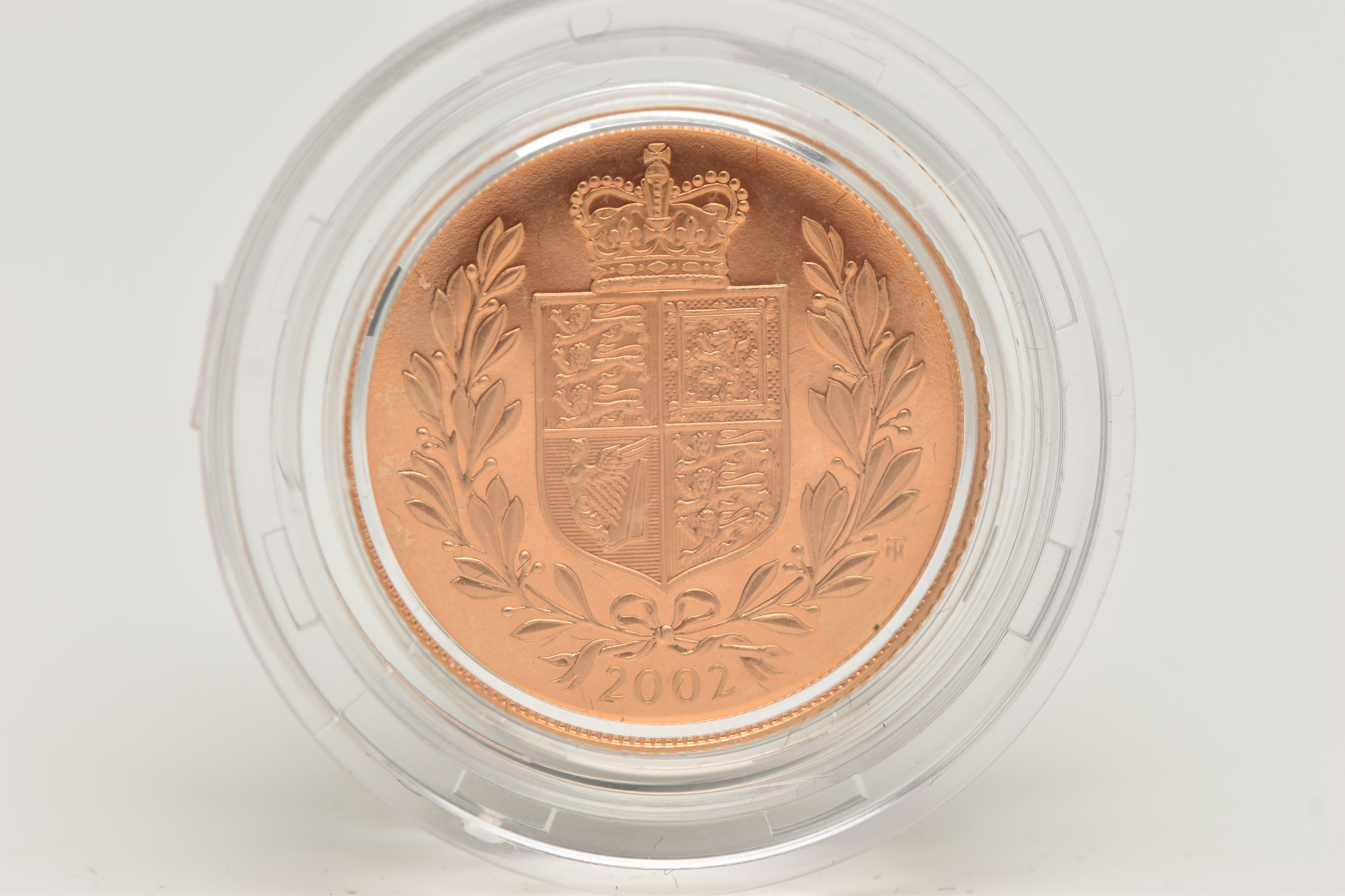 A GOLD PROOF 2002 FULL SOVEREIGN COIN, .916 fine, 7.99 grams, 22.05mm diameter, Timothy Noad reverse