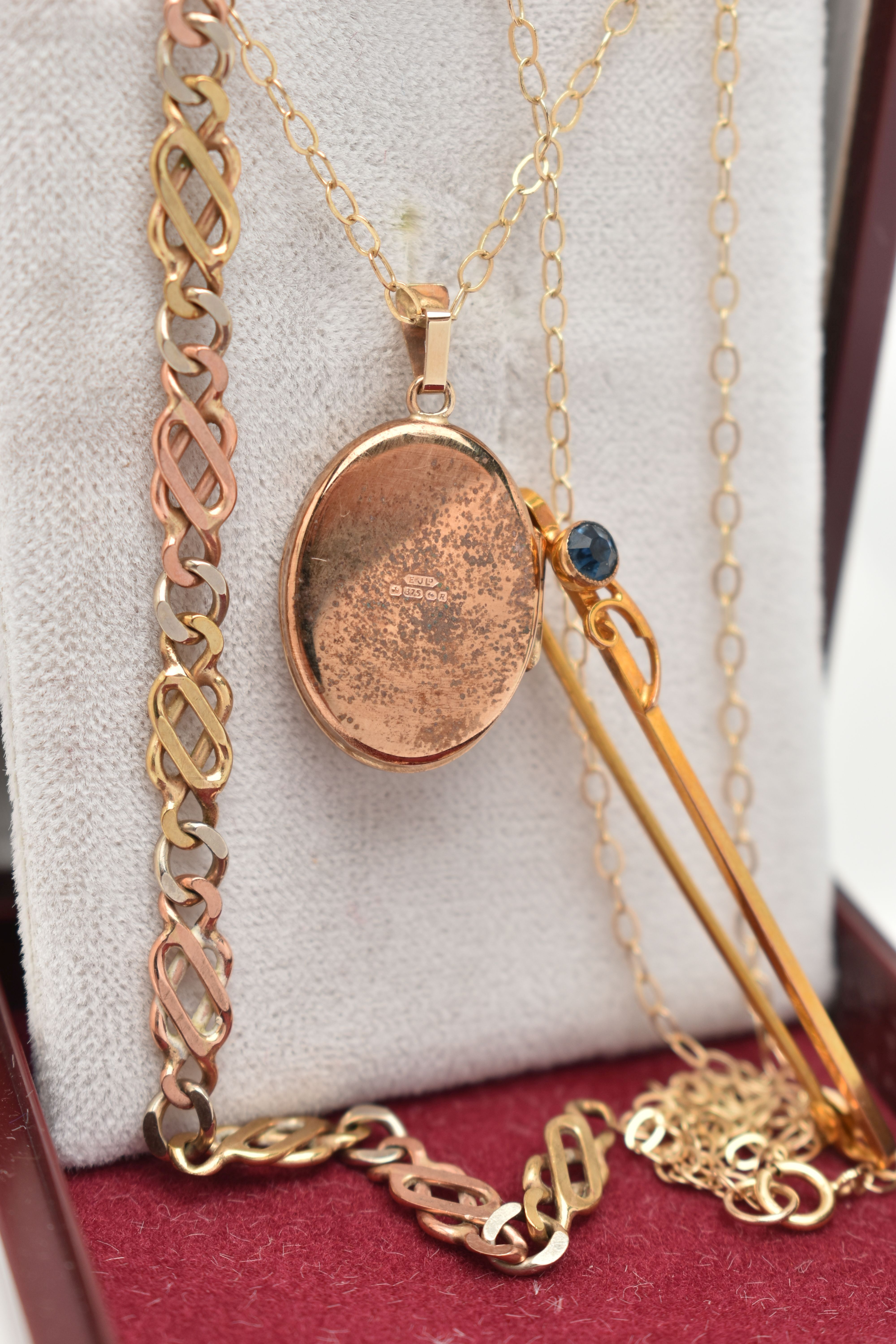 THREE PIECES OF JEWELLERY, to include a 9ct gold oval locket pendant, decorated with a floral - Image 2 of 3