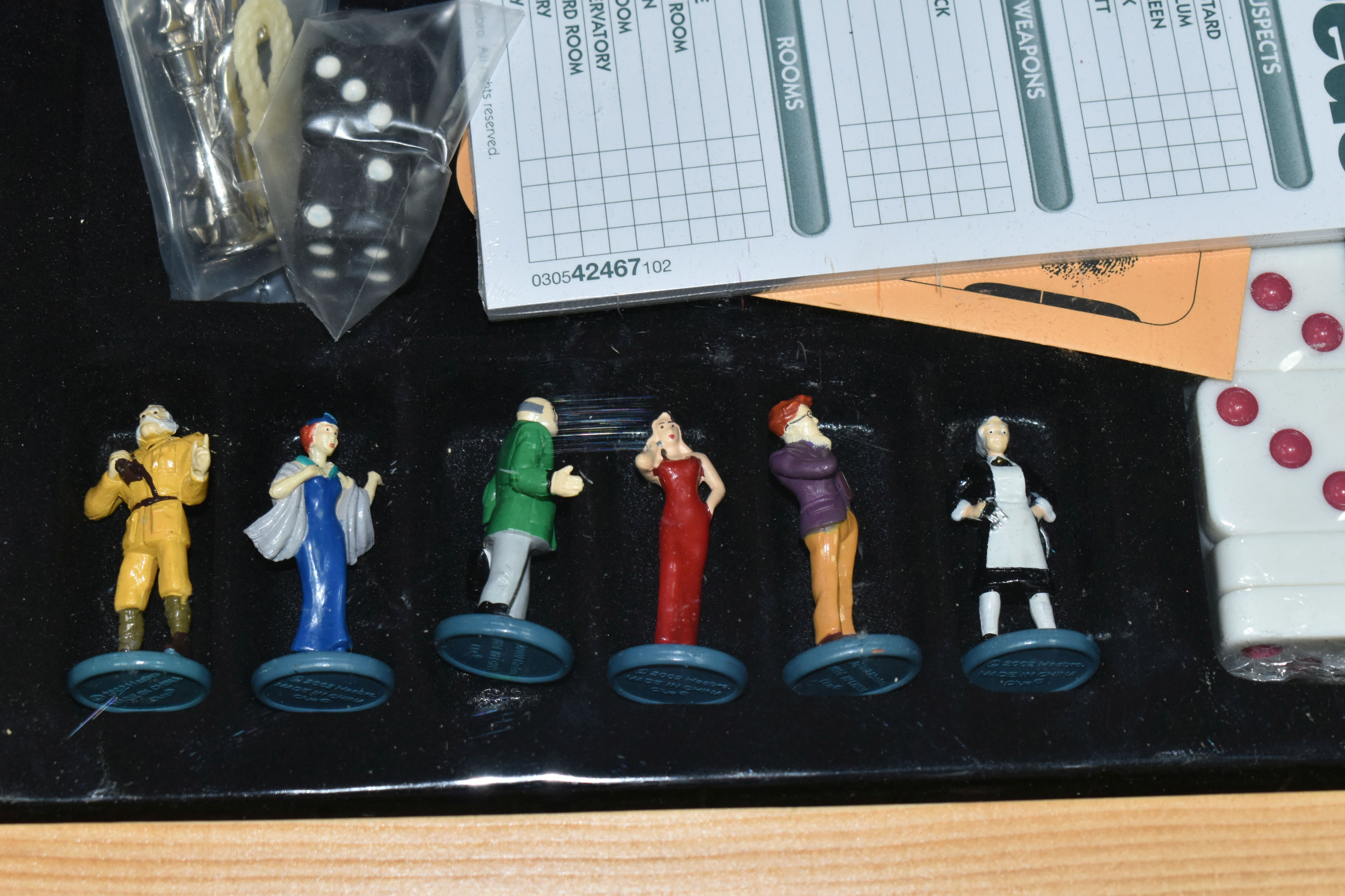 A BOXED PARKER WOODEN DOUBLE SIDED MONOPOLY AND CLUEDO BOARD WITH FIVE OTHER CLASSIC GAMES, ( - Image 3 of 4