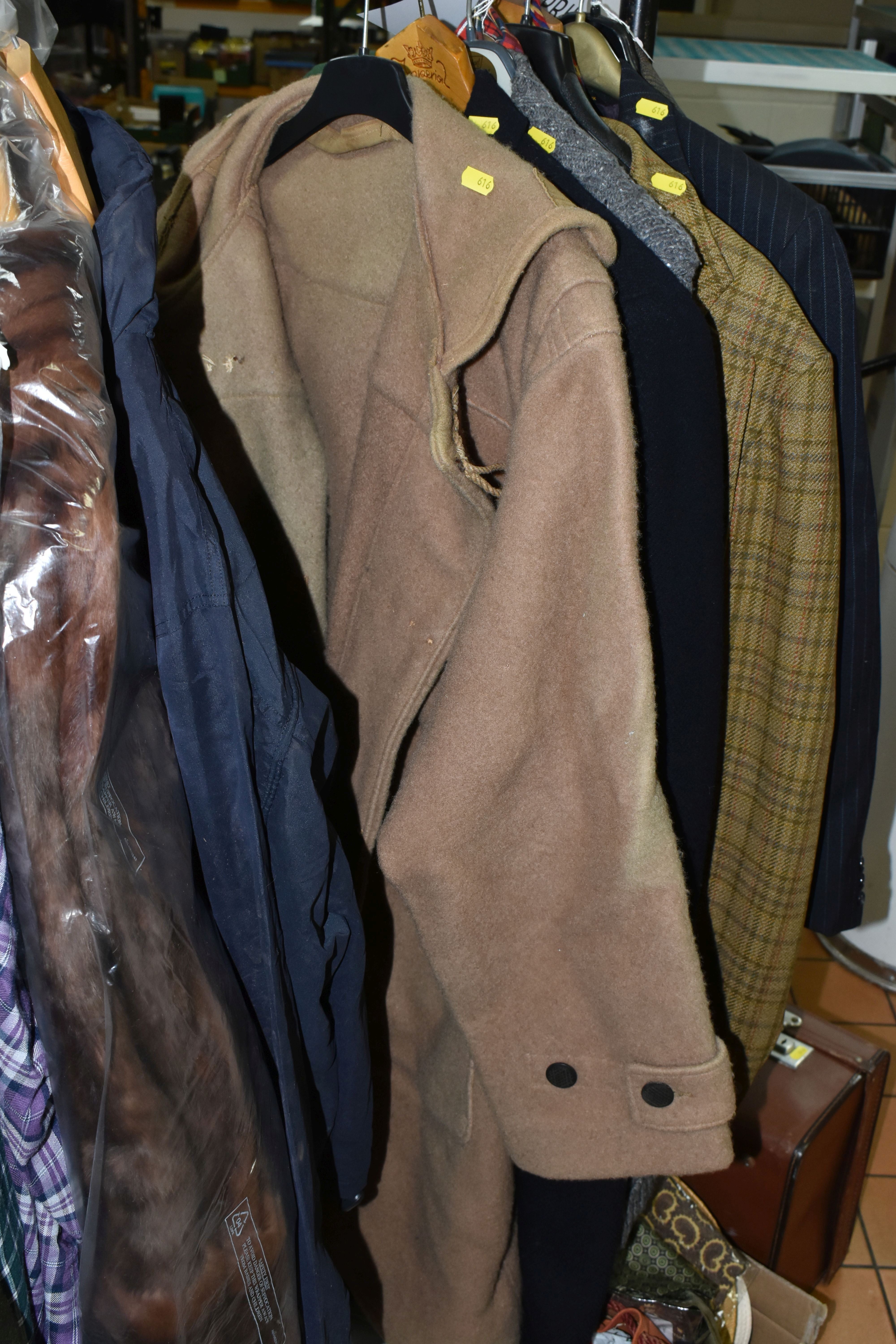 A QUANTITY OF LADIES AND GENTS CLOTHING, SUITCASES, BEDDING AND CLOTHING ACCESSORIES, the majority - Image 12 of 13