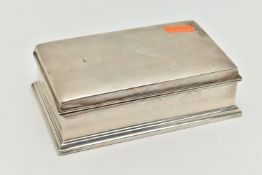 AN AMERICAN 'GORHAM' STERLING SILVER CIGARETTE BOX, 20th century marks, polished rectangular form,
