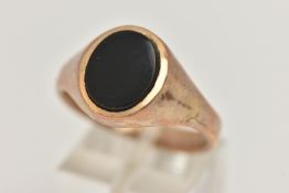 A GENTS 9CT GOLD SIGNET RING, oval plain onyx inlay, to a polished band, hallmarked 9ct