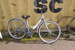 AN APOLLO ETIENNE LADIES BIKE with 18speed twist grip Shimano gears and 17in frame