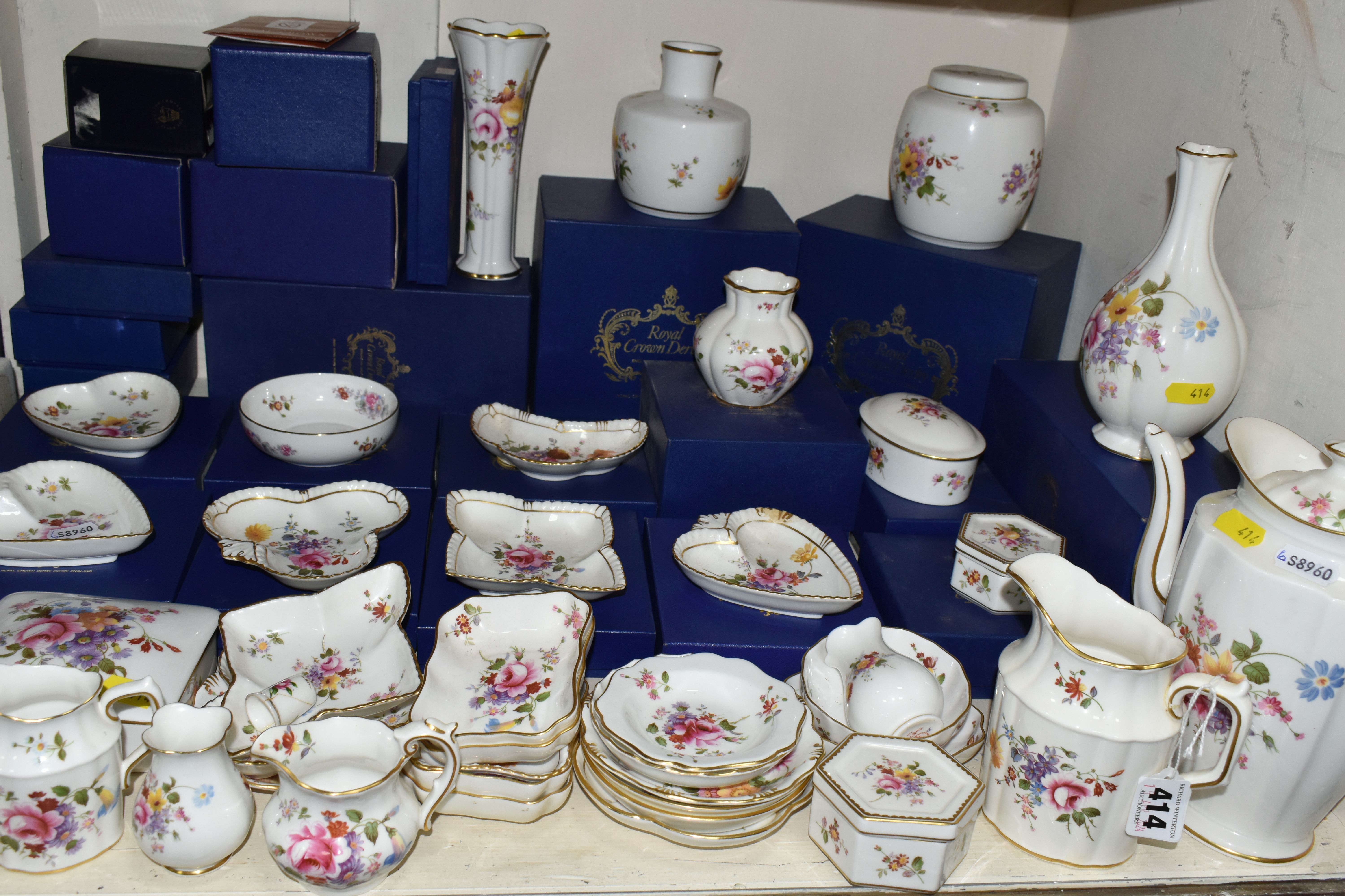 A QUANTITY OF BOXED AND LOOSE ROYAL CROWN DERBY 'DERBY POSIES' GIFTWARE AND TABLEWARE, including a - Image 2 of 7