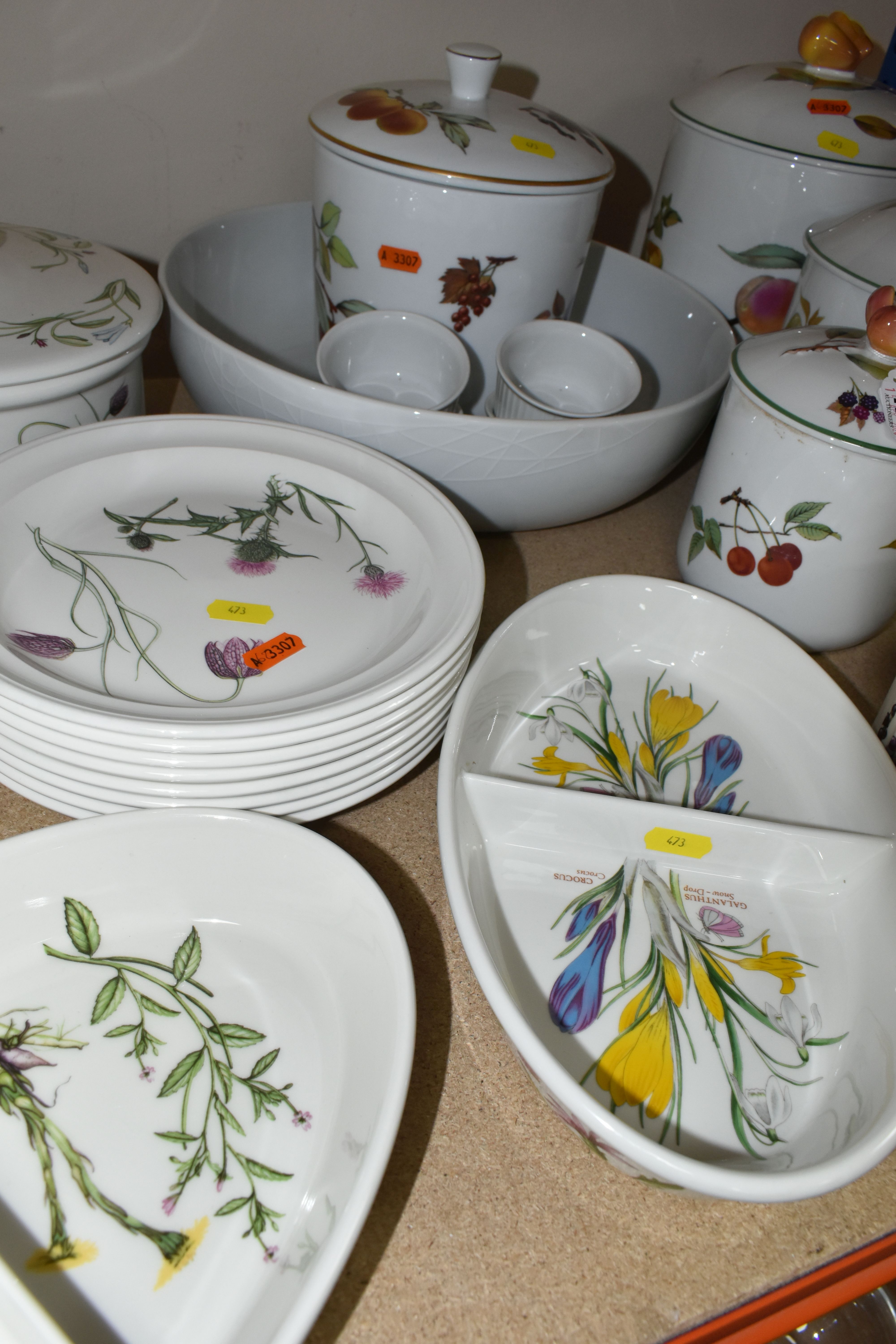 A QUANTITY OF TABLEWARES ETC, to include Royal Worcester Evesham and Evesham Vale storage jars and - Image 4 of 9