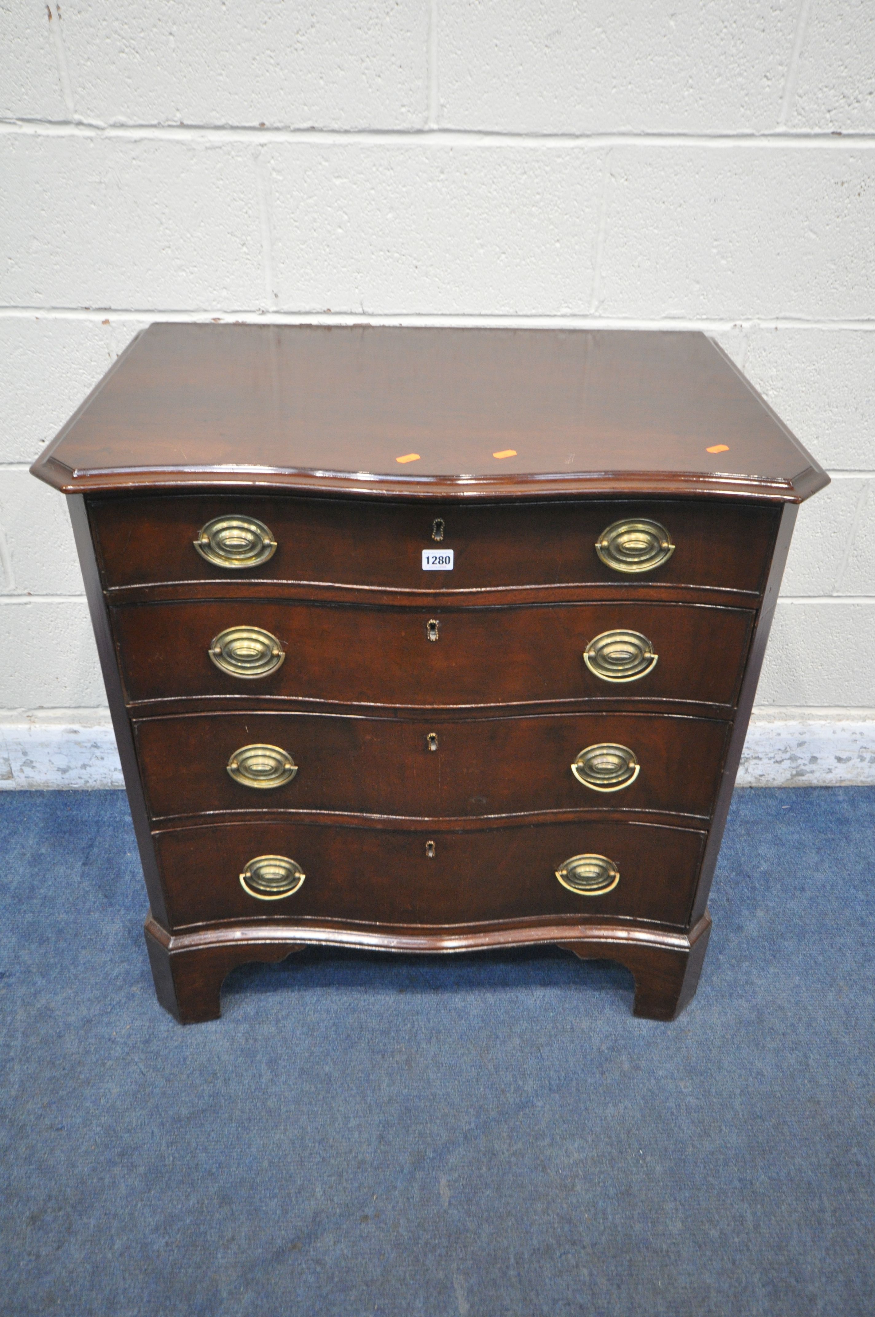 A GEORGIAN MAHOGANY SERPENTINE CHEST OF FOUR DRAWERS, on bracket feet, width 80cm x depth 53cm x