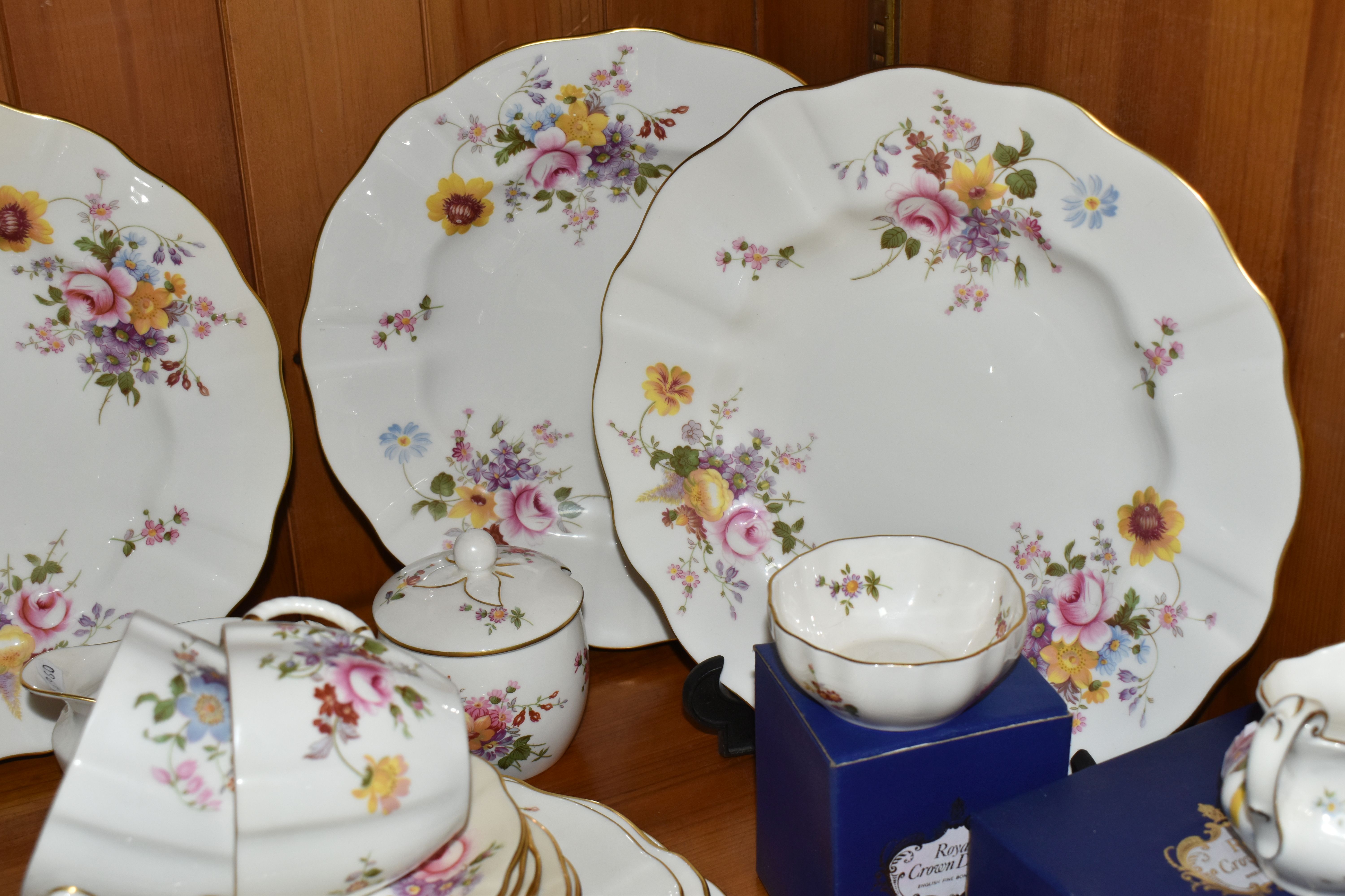 A QUANTITY OF ROYAL CROWN DERBY 'DERBY POSIES' PATTERN TEA AND DINNERWARE, ETC, a small number of - Image 2 of 12