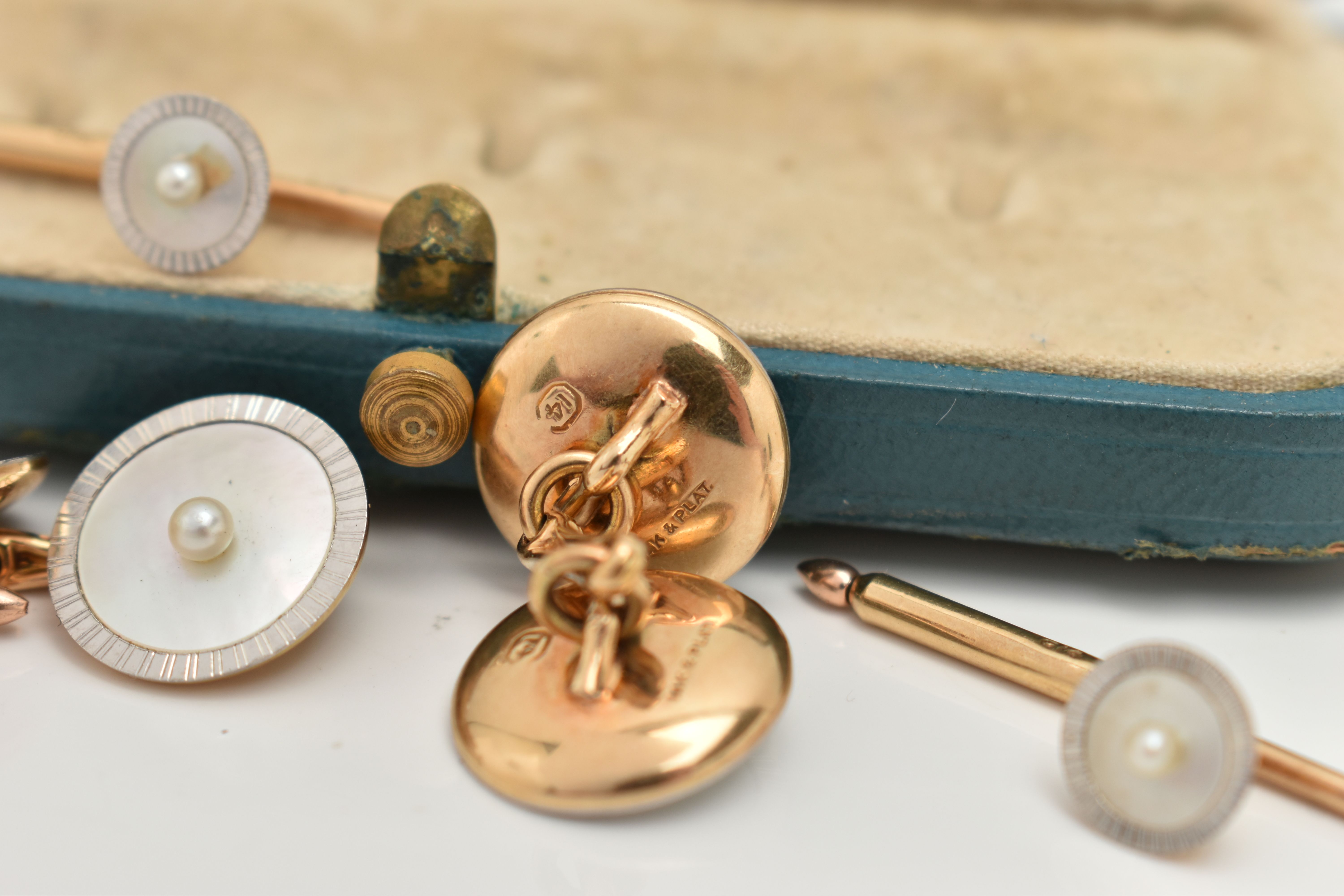 A BOXED SET OF VINTAGE 'TIFFANY & CO' GENTS CUFFLINKS AND SHIRT STUDS, yellow and white metal - Image 3 of 5