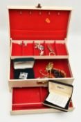 A JEWELLERY BOX WITH ASSORTED JEWELLERY, to include a small white metal geese brooch, stamped