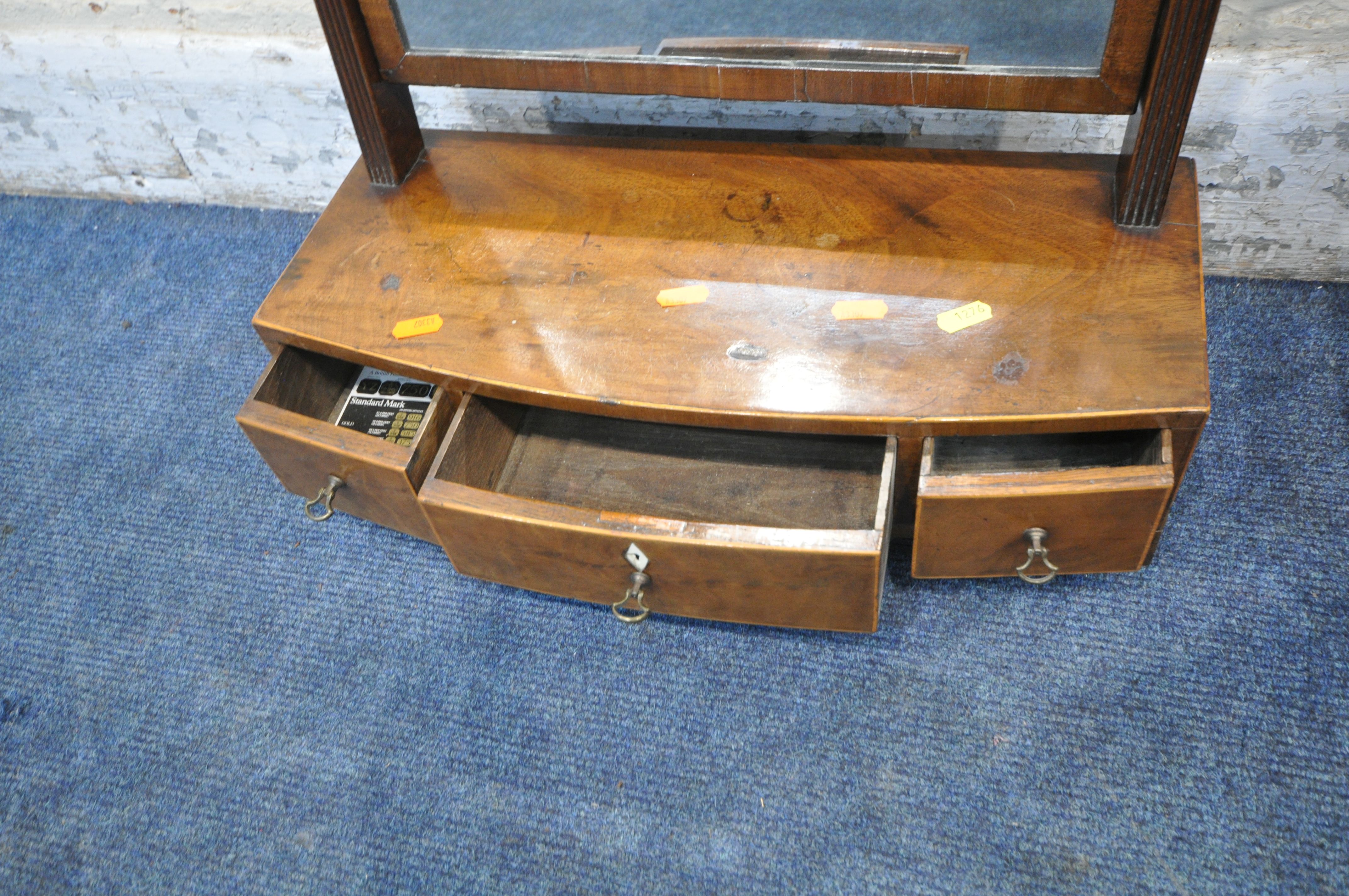 A GEORGIAN MAHOGANY BOW FRONT DRESSING TABLE MIRROR, with twin finial, three drawers, width 47cm x - Image 4 of 4