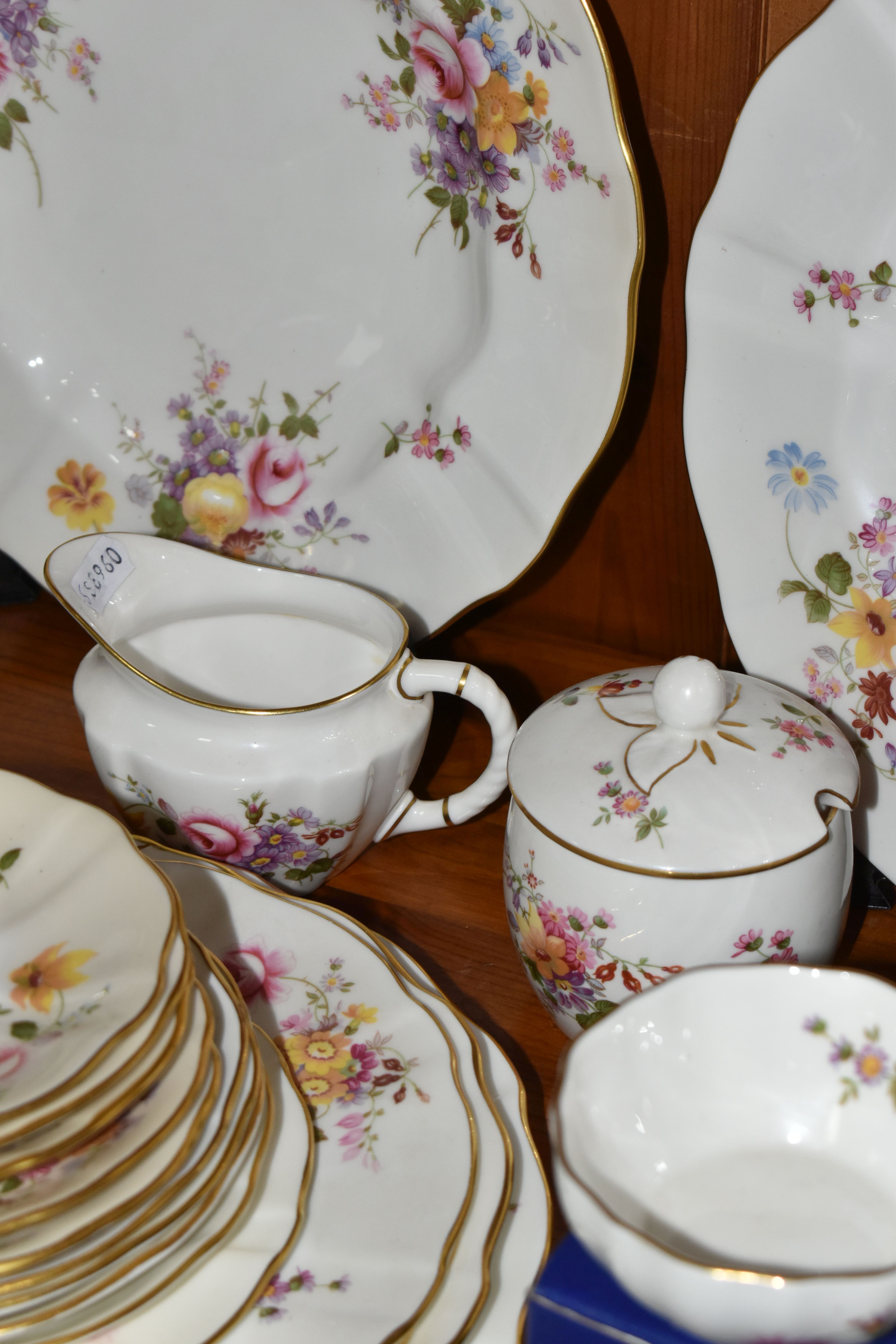 A QUANTITY OF ROYAL CROWN DERBY 'DERBY POSIES' PATTERN TEA AND DINNERWARE, ETC, a small number of - Image 5 of 12