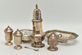 ASSORTED SILVER ITEMS, to include a polished octagonal form sugar caster with pierced cover,