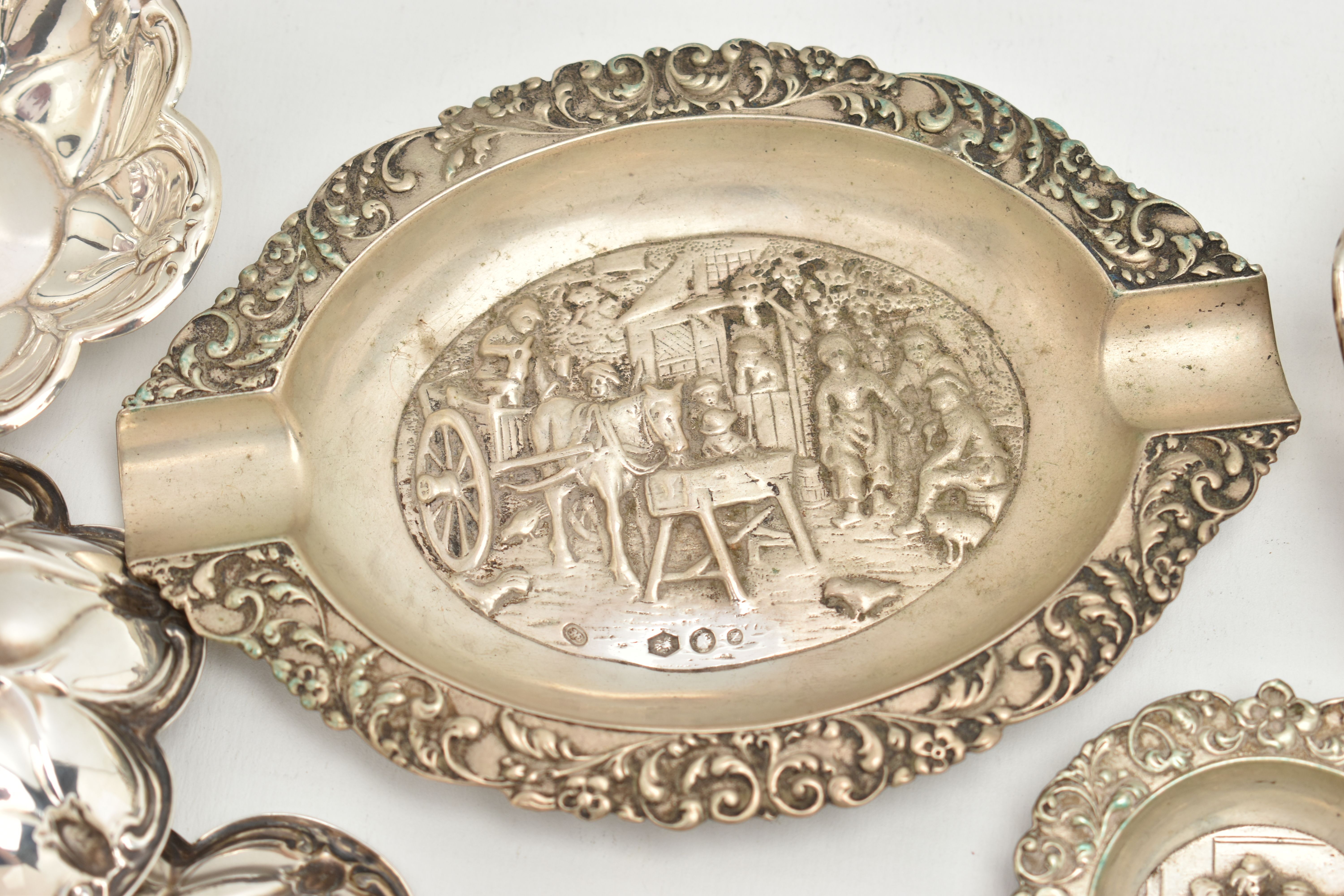 ASSORTED WHITE METAL ITEMS, to include a continental white metal oval ashtray with embossed street - Image 6 of 6