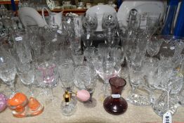 A QUANTITY OF CUT CRYSTAL AND OTHER GLASS WARE, to include assorted drinking glasses, vases, bowls