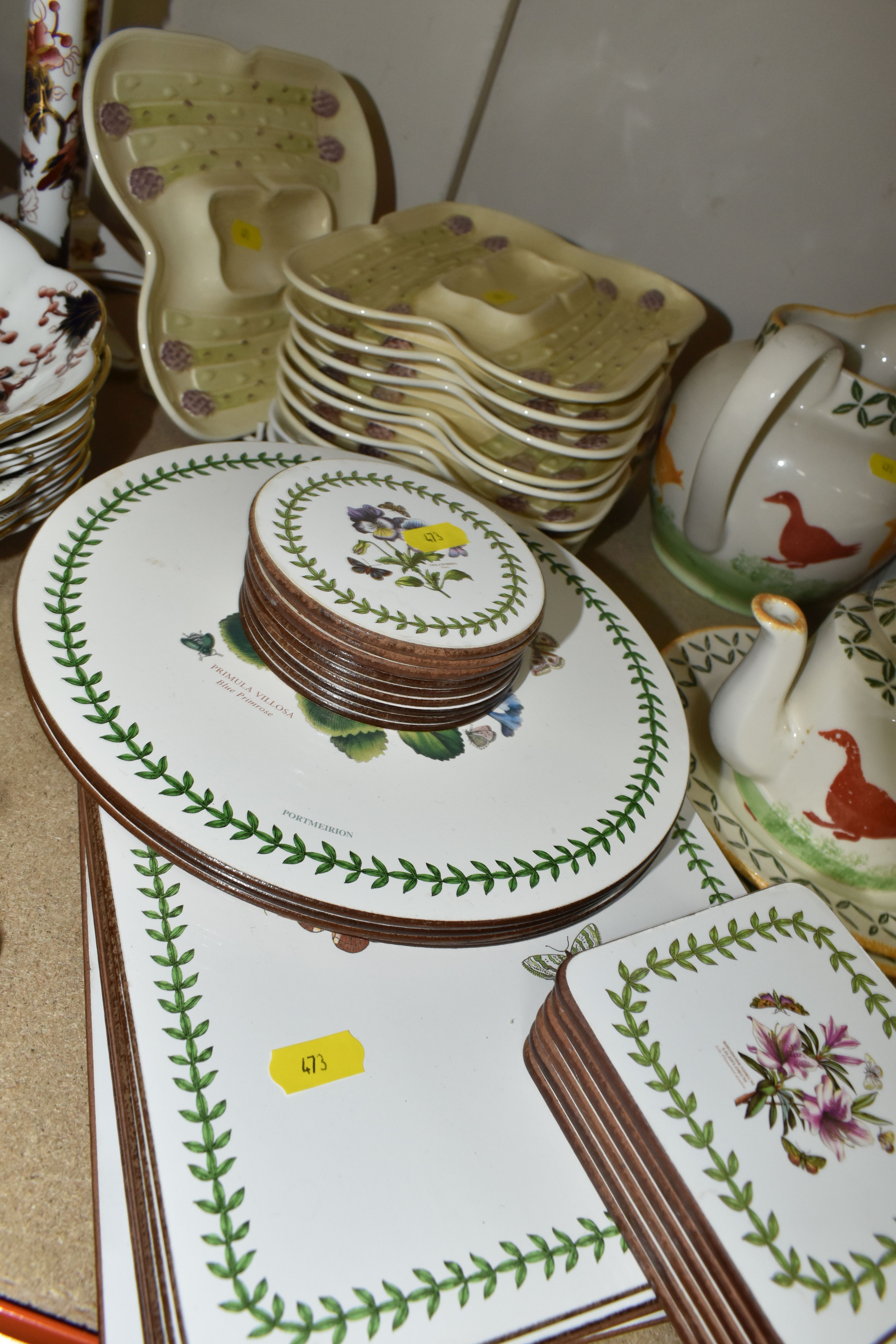 A QUANTITY OF TABLEWARES ETC, to include Royal Worcester Evesham and Evesham Vale storage jars and - Image 2 of 9