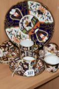 A SMALL QUANTITY OF ROYAL CROWN DERBY IMARI ITEMS, comprising a wavy rimmed plate, diameter 22.