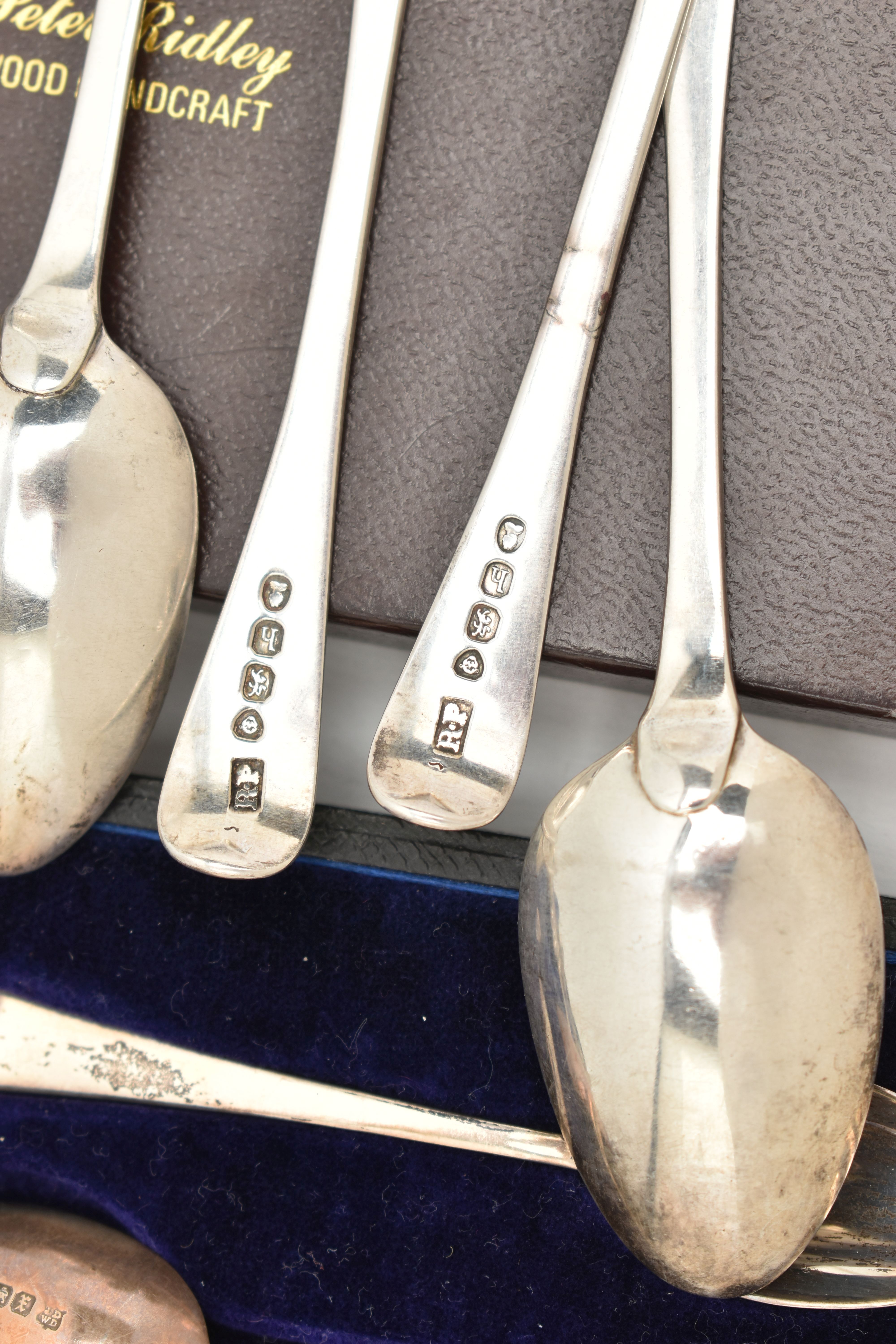 ASSORTED SILVER ITEMS, to include a cased set of six teaspoons, hallmarked Sheffield, a set of six - Image 4 of 6