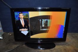 A SAMSUNG LE32B450C4W 32in TV (no remote (PAT pass and working)