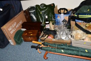 A QUANTITY OF ASSORTED SUNDRY ITEMS ETC, to include a mahogany tea caddy with inlaid shell motif