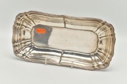 AN AMERICAN 'GORHAM' STERLING SILVER TRAY, 20th century marks, of a rectangular form with wavy