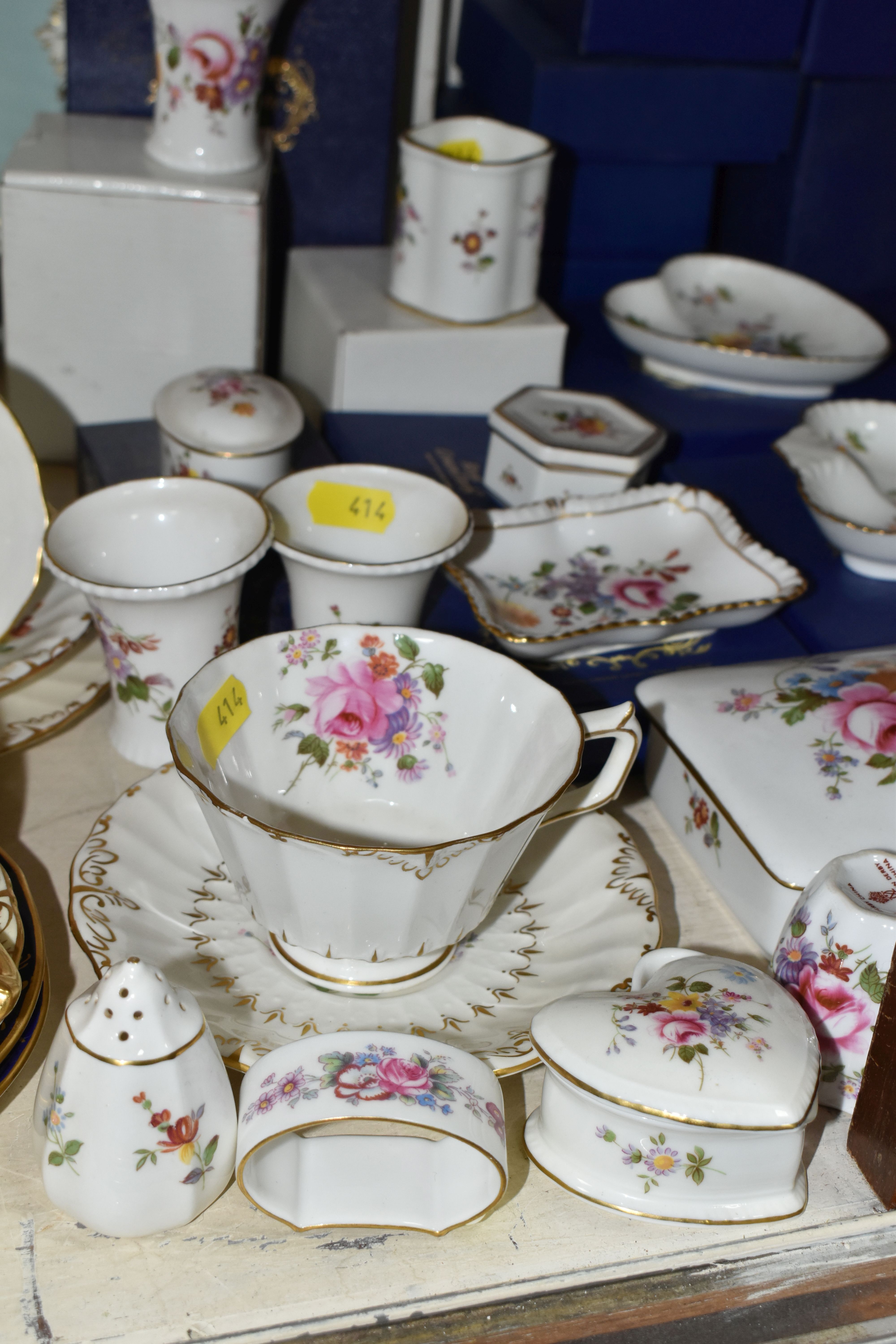 A QUANTITY OF BOXED AND LOOSE ROYAL CROWN DERBY 'DERBY POSIES' GIFTWARE AND TABLEWARE, including a - Image 6 of 7